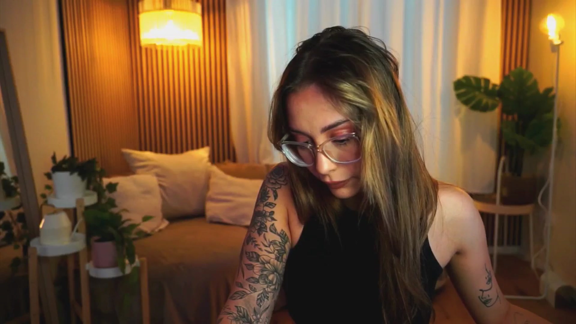 Gallery image thumbnail from Naomii18's myfreecams stream on, 06/24/2025, 15:56 image 14 of 20