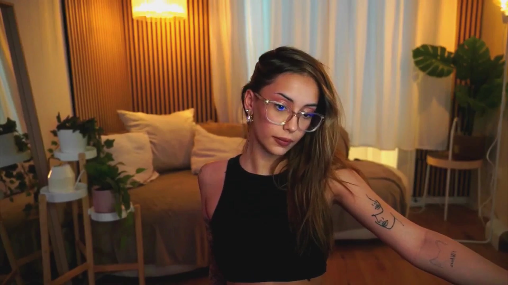 Gallery image thumbnail from Naomii18's myfreecams stream on, 06/24/2025, 15:56 image 16 of 20
