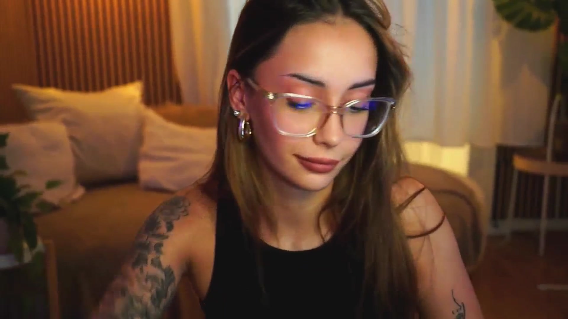 Gallery image thumbnail from Naomii18's myfreecams stream on, 06/24/2025, 15:56 image 18 of 20
