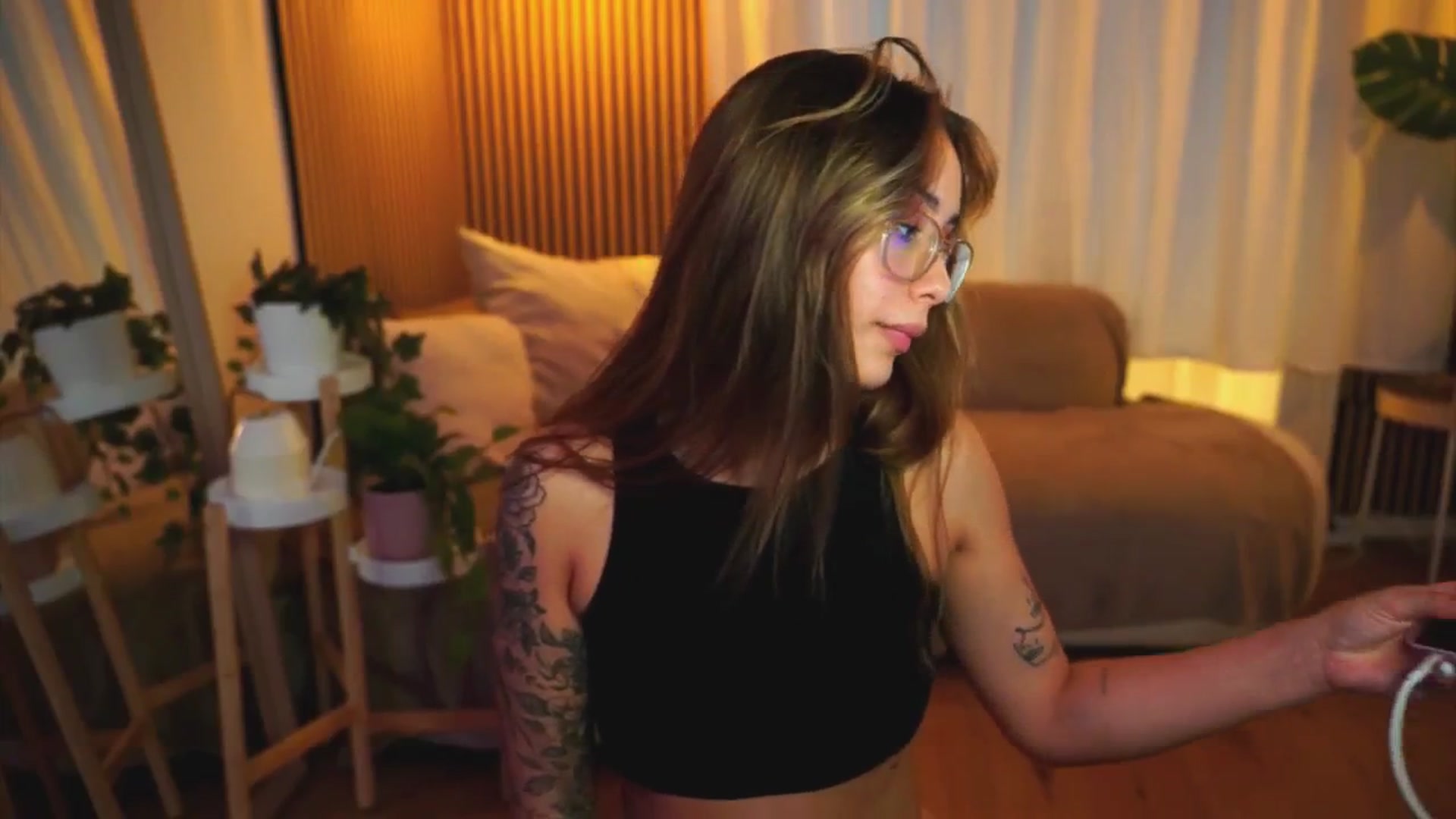 Gallery image thumbnail from Naomii18's myfreecams stream on, 06/24/2025, 18:32 image 11 of 20