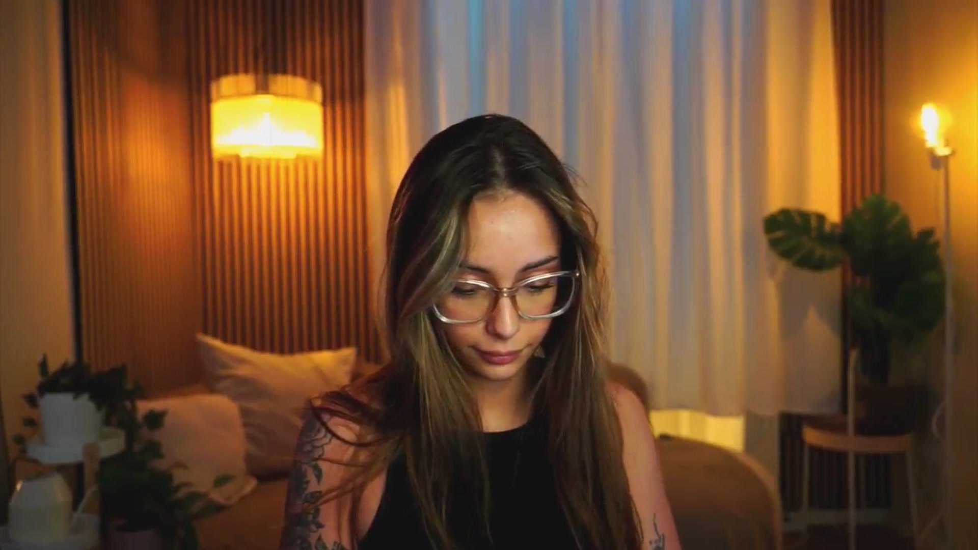 Gallery image thumbnail from Naomii18's myfreecams stream on, 06/24/2025, 18:32 image 7 of 20