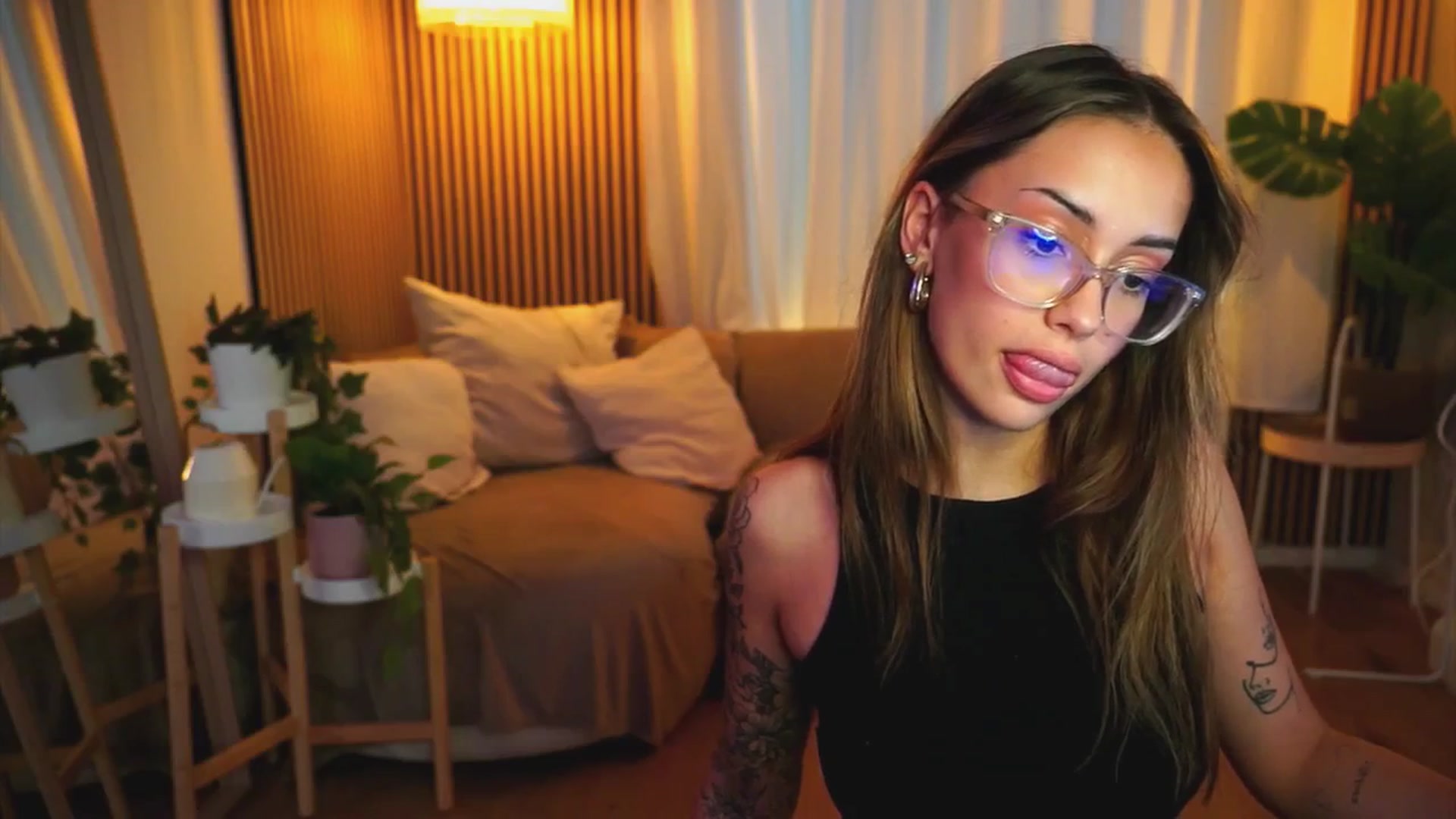 Gallery image thumbnail from Naomii18's myfreecams stream on, 06/24/2025, 18:32 image 2 of 20
