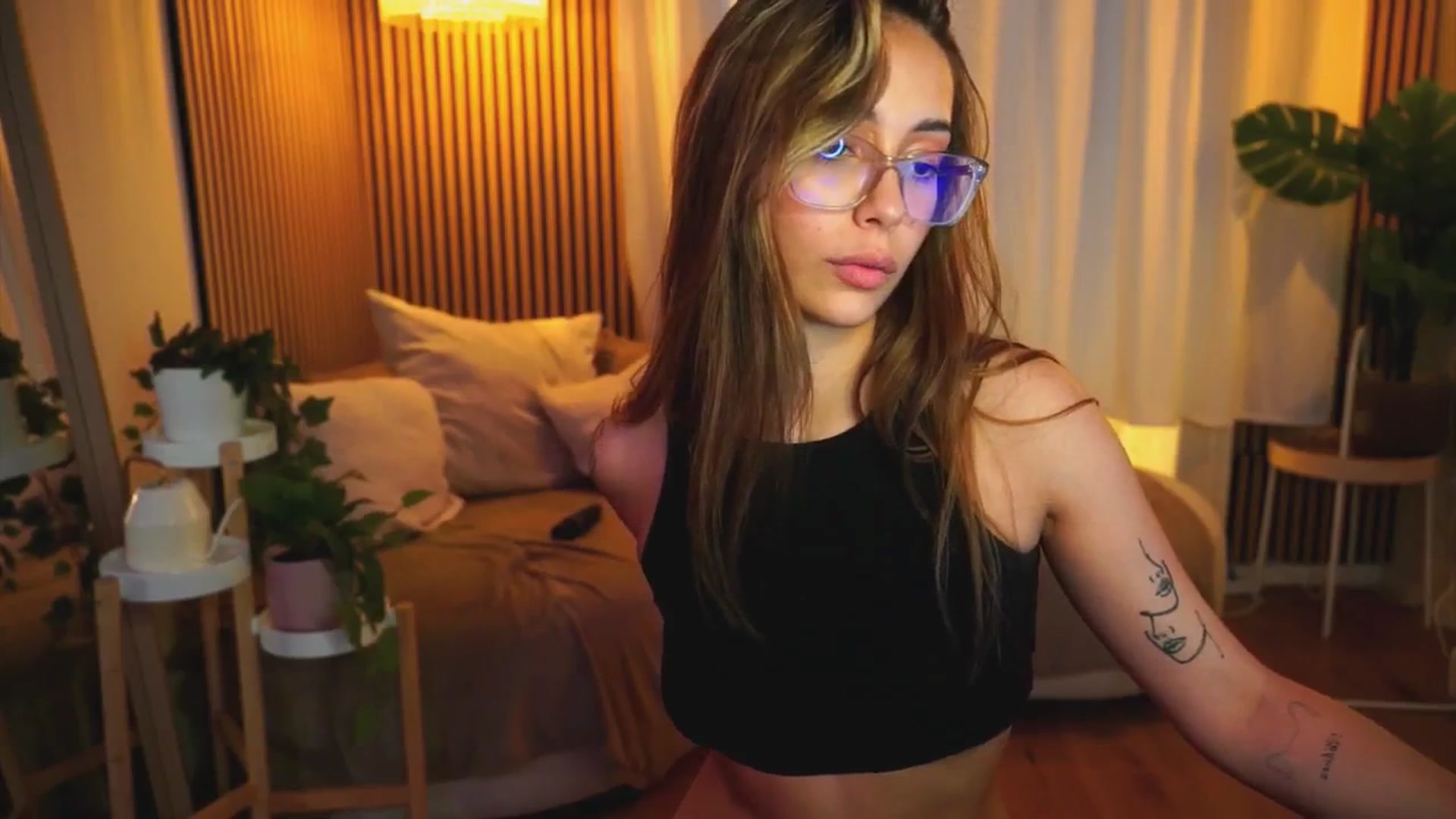 Gallery image thumbnail from Naomii18's myfreecams stream on, 06/24/2025, 18:32 image 13 of 20