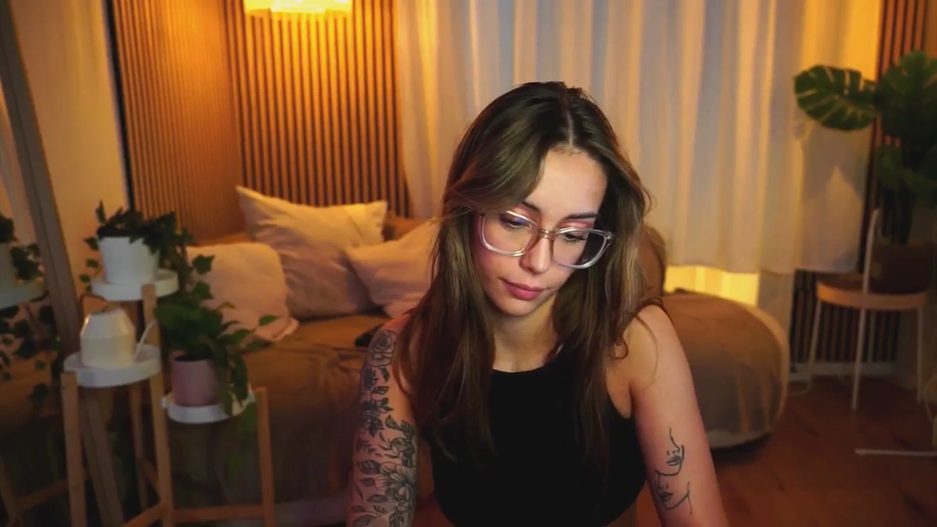 Gallery image thumbnail from Naomii18's myfreecams stream on, 06/24/2025, 18:32 image 14 of 20