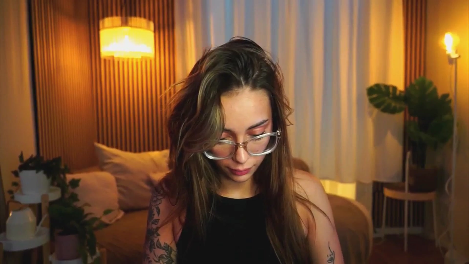 Gallery image thumbnail from Naomii18's myfreecams stream on, 06/24/2025, 18:32 image 8 of 20