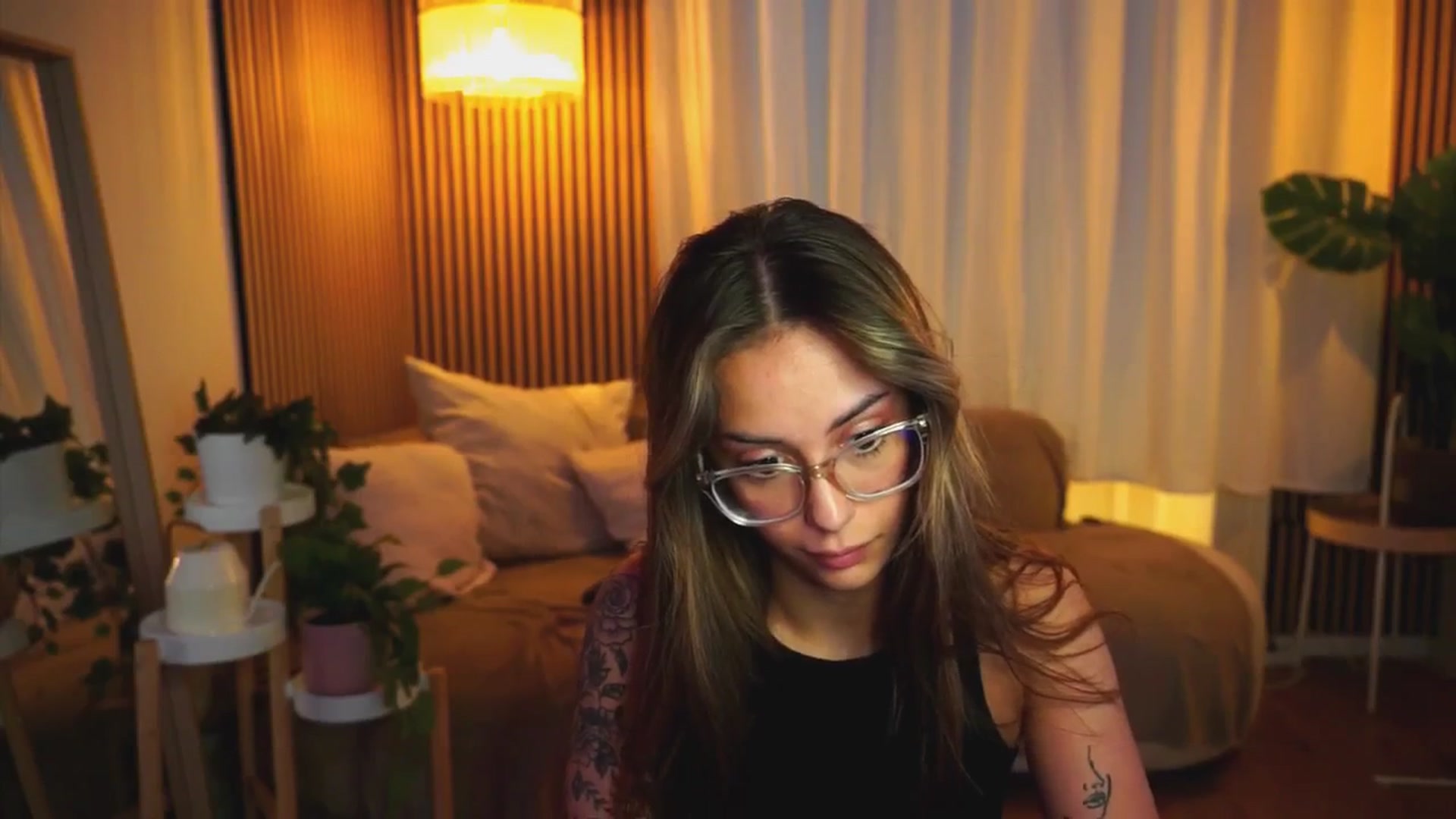 Gallery image thumbnail from Naomii18's myfreecams stream on, 06/24/2025, 18:32 image 17 of 20