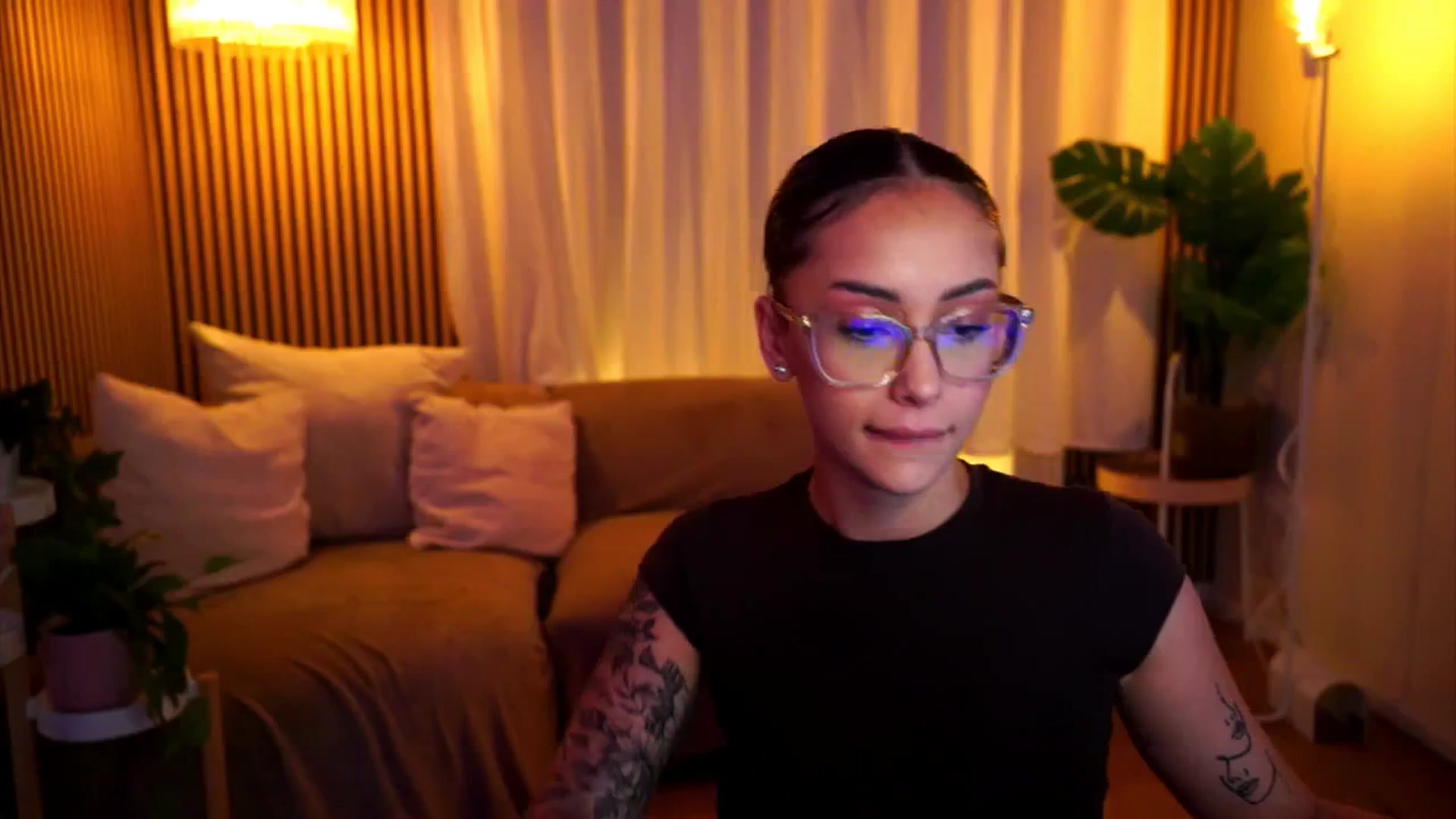Gallery image thumbnail from Naomii18's myfreecams stream on, 06/25/2025, 21:00 image 18 of 20