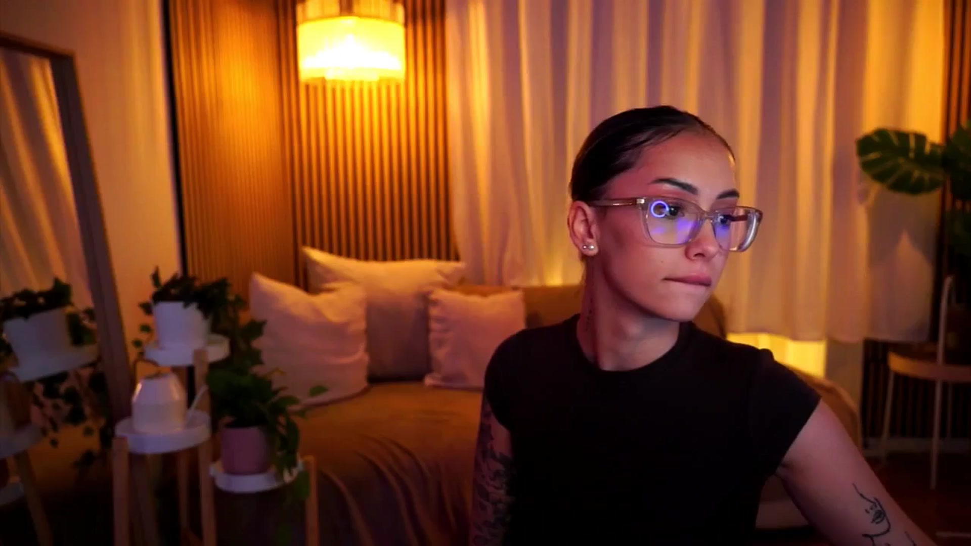 Gallery image thumbnail from Naomii18's myfreecams stream on, 06/25/2025, 21:00 image 9 of 20