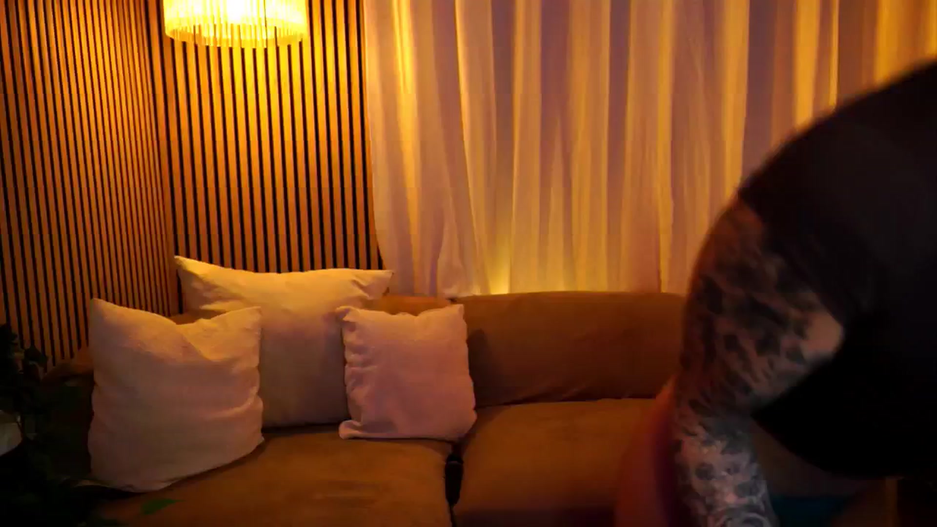 Gallery image thumbnail from Naomii18's myfreecams stream on, 06/25/2025, 21:00 image 6 of 20