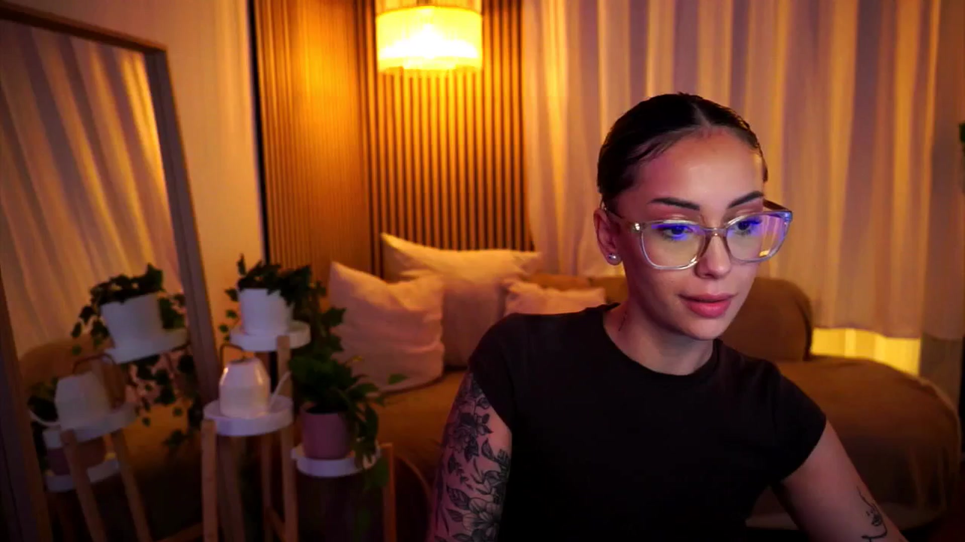 Gallery image thumbnail from Naomii18's myfreecams stream on, 06/25/2025, 21:00 image 20 of 20