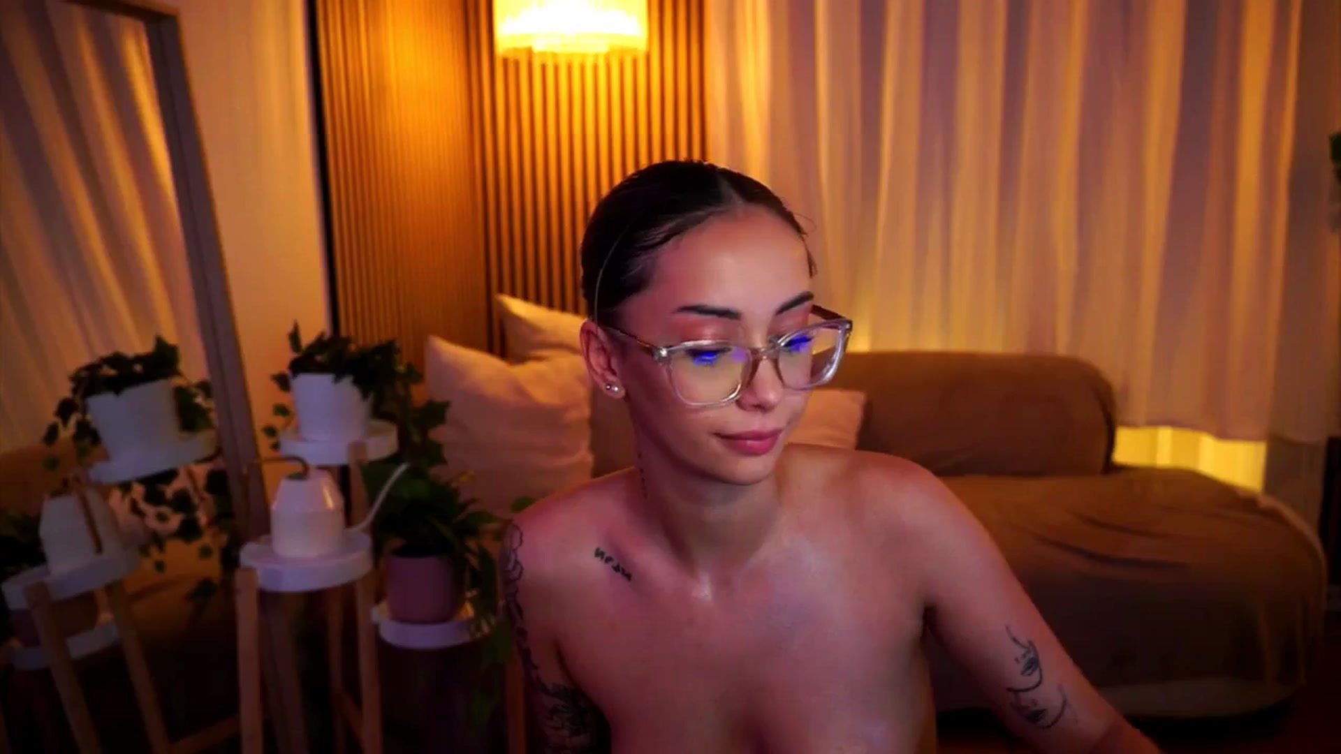 Gallery image thumbnail from Naomii18's myfreecams stream on, 06/25/2025, 21:46 image 17 of 20