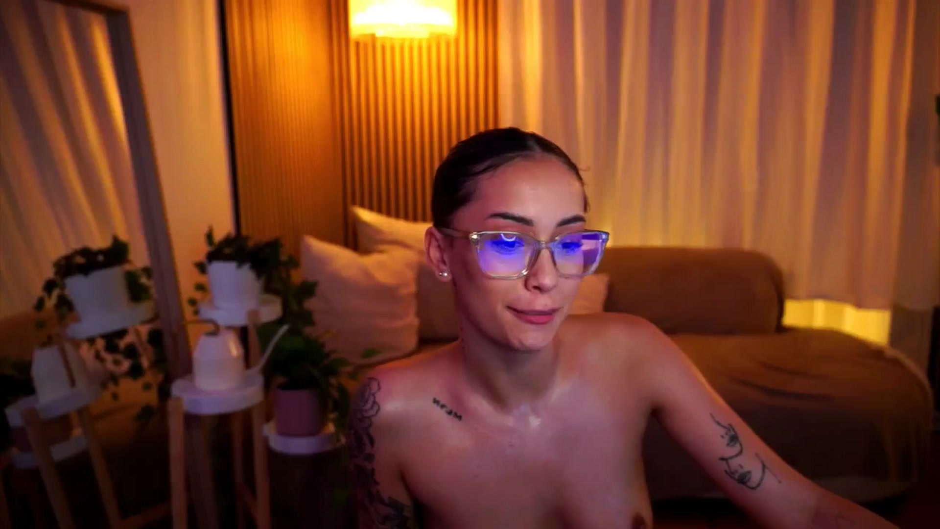 Gallery image thumbnail from Naomii18's myfreecams stream on, 06/25/2025, 21:46 image 19 of 20