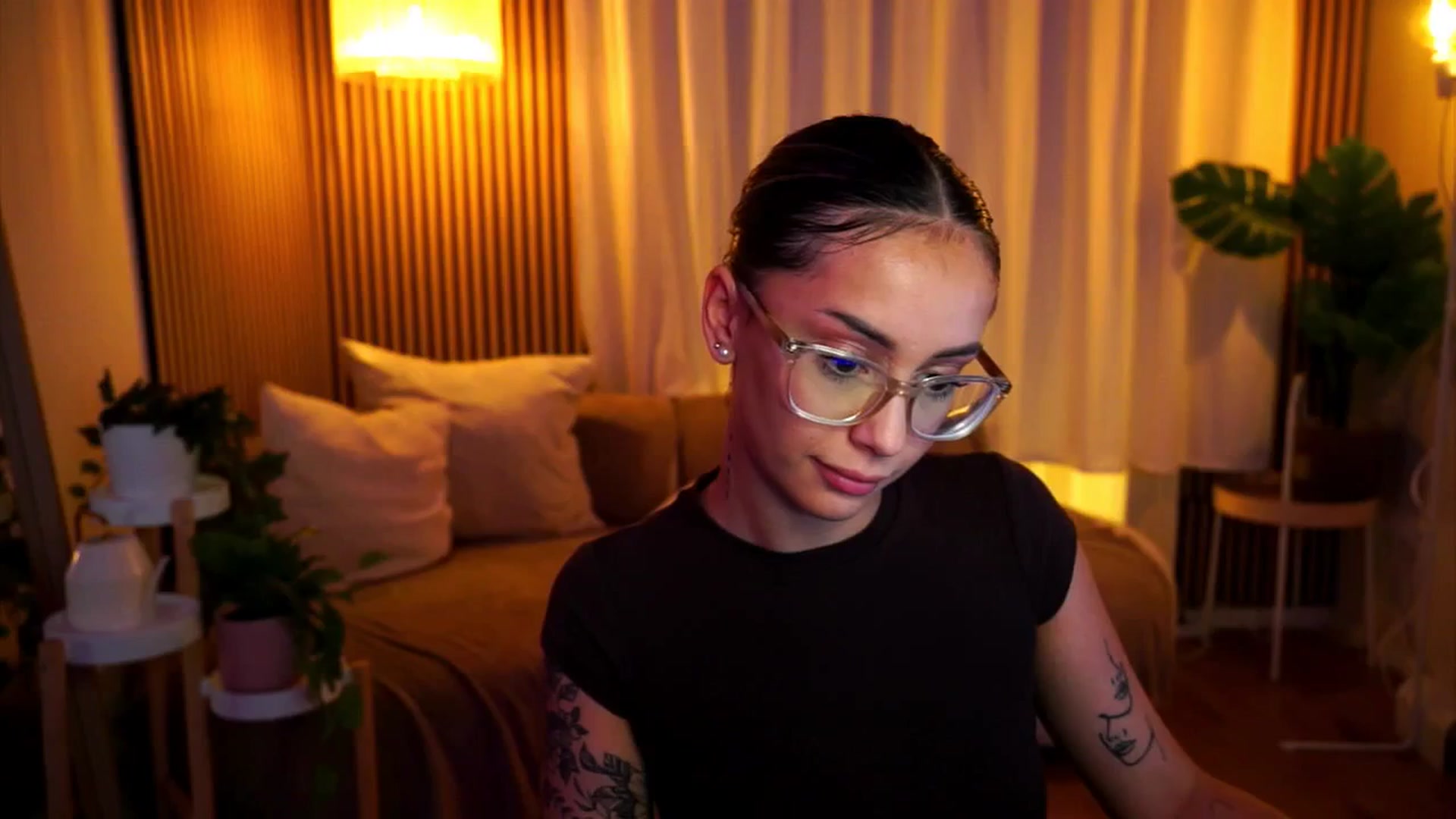 Gallery image thumbnail from Naomii18's myfreecams stream on, 06/25/2025, 21:46 image 10 of 20