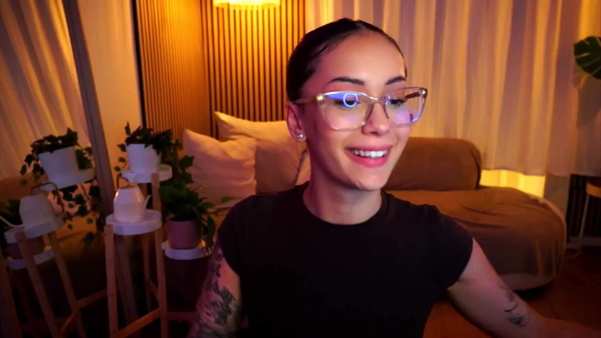 Gallery image thumbnail from Naomii18's myfreecams stream on, 06/25/2025, 21:46 image 13 of 20