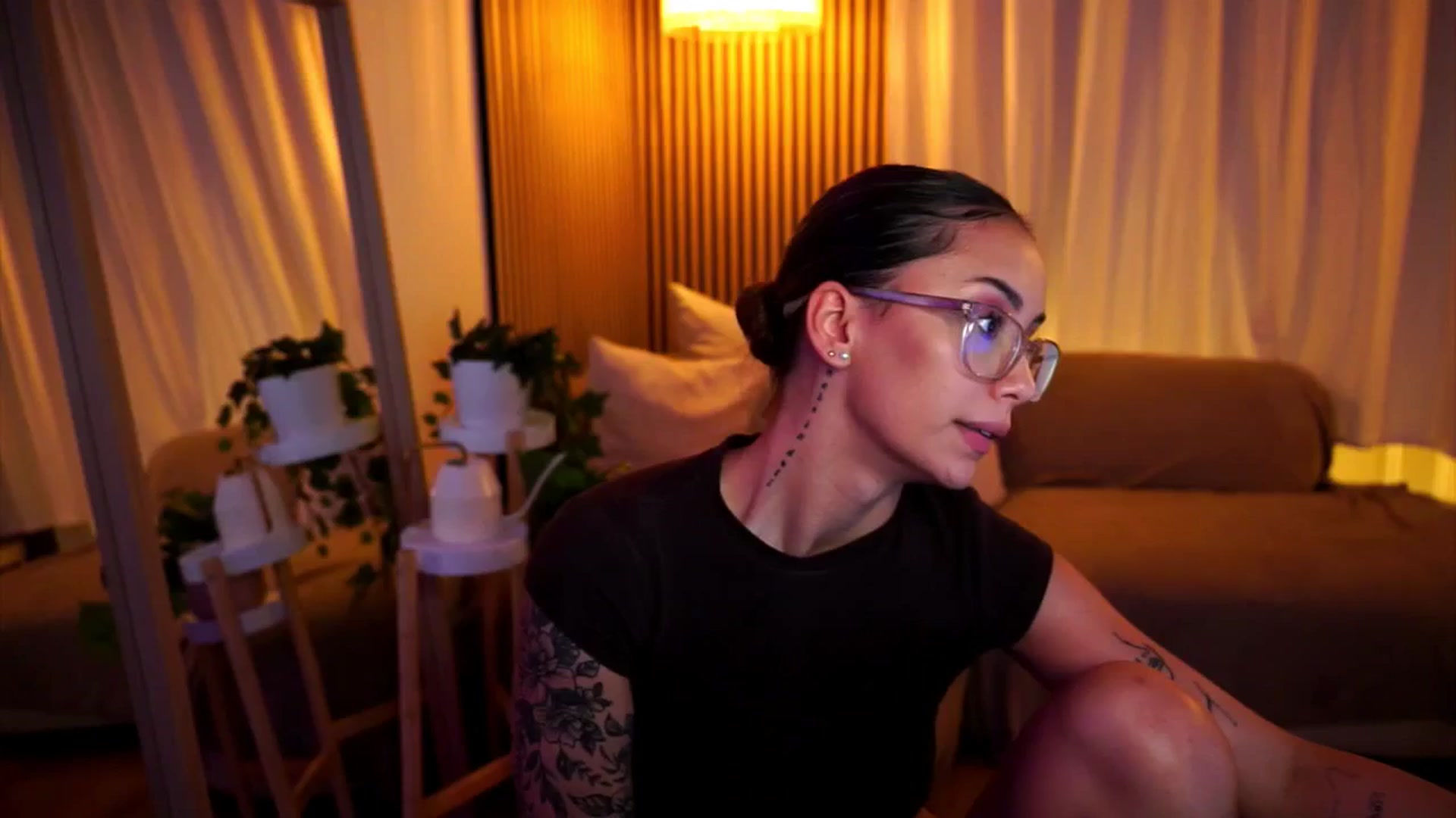 Gallery image thumbnail from Naomii18's myfreecams stream on, 06/25/2025, 23:14 image 10 of 20