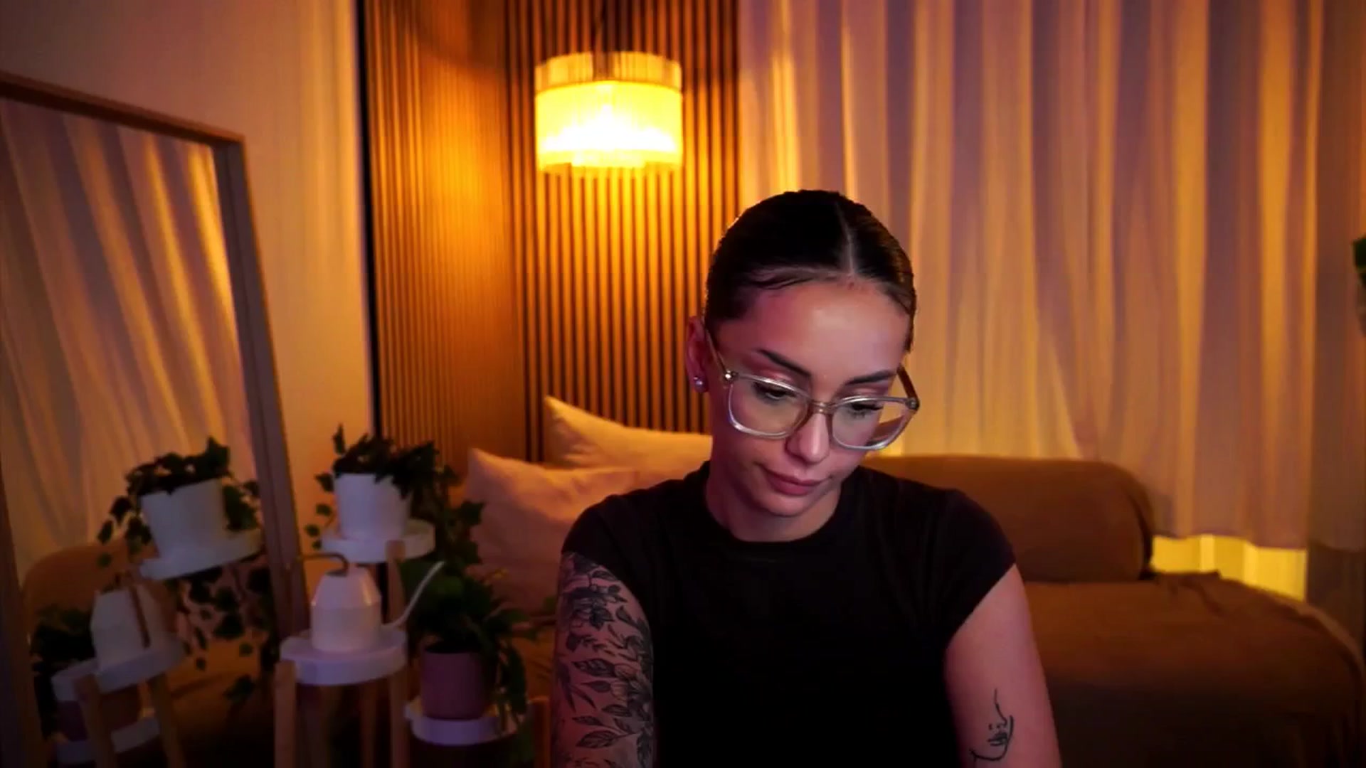 Gallery image thumbnail from Naomii18's myfreecams stream on, 06/25/2025, 23:14 image 5 of 20