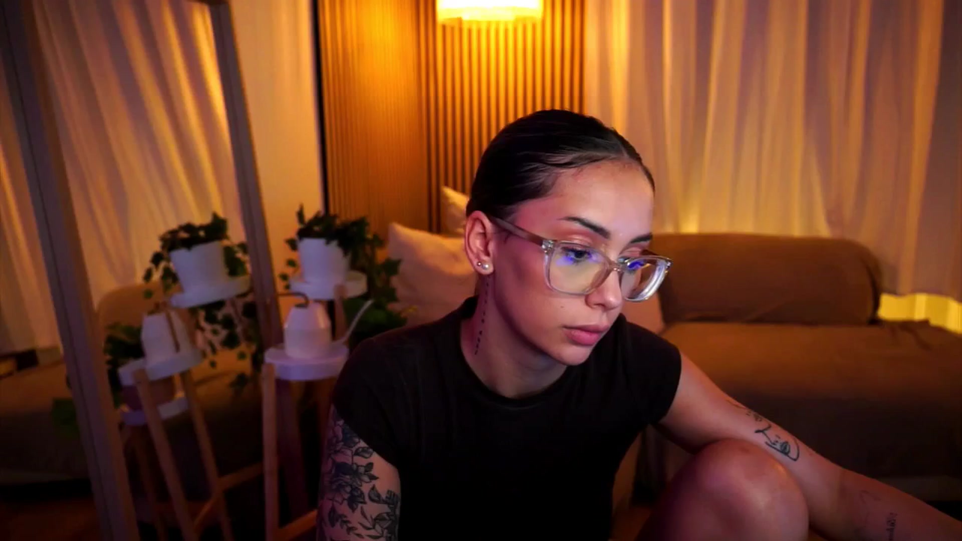 Gallery image thumbnail from Naomii18's myfreecams stream on, 06/25/2025, 23:14 image 11 of 20