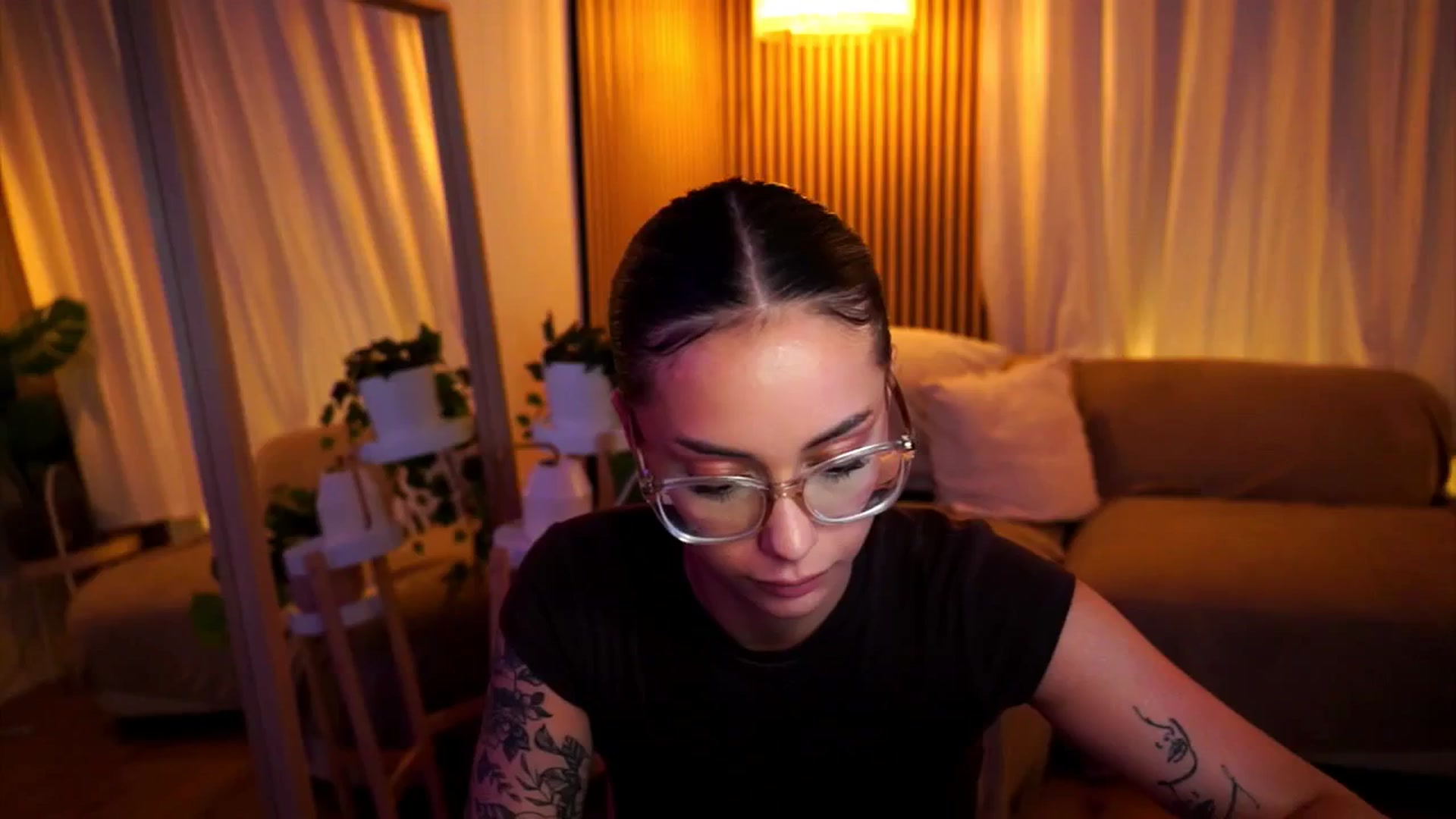 Gallery image thumbnail from Naomii18's myfreecams stream on, 06/25/2025, 23:14 image 16 of 20