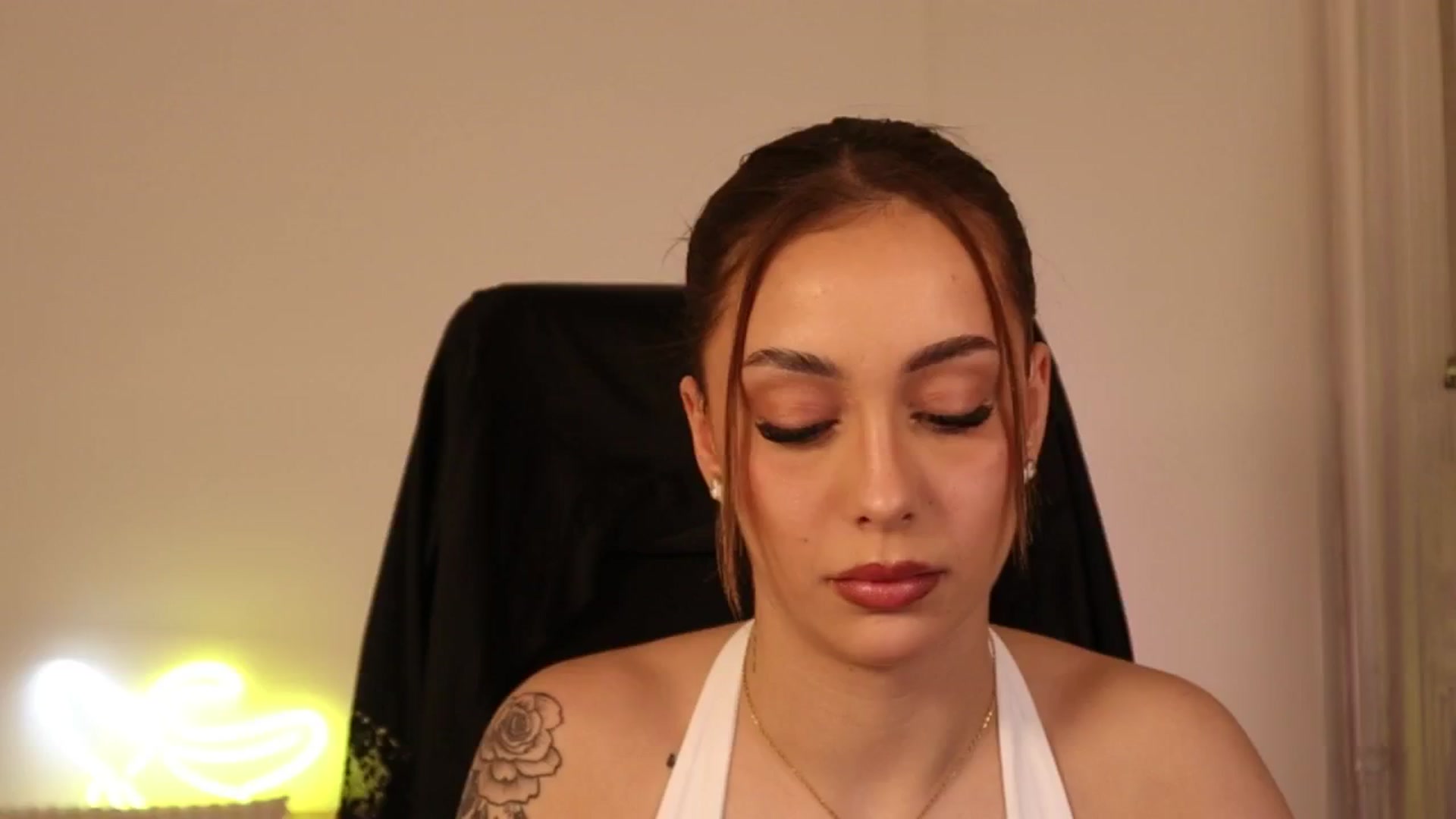 Gallery image thumbnail from Naomii20's myfreecams stream on, 04/21/2026, 15:33 image 9 of 20
