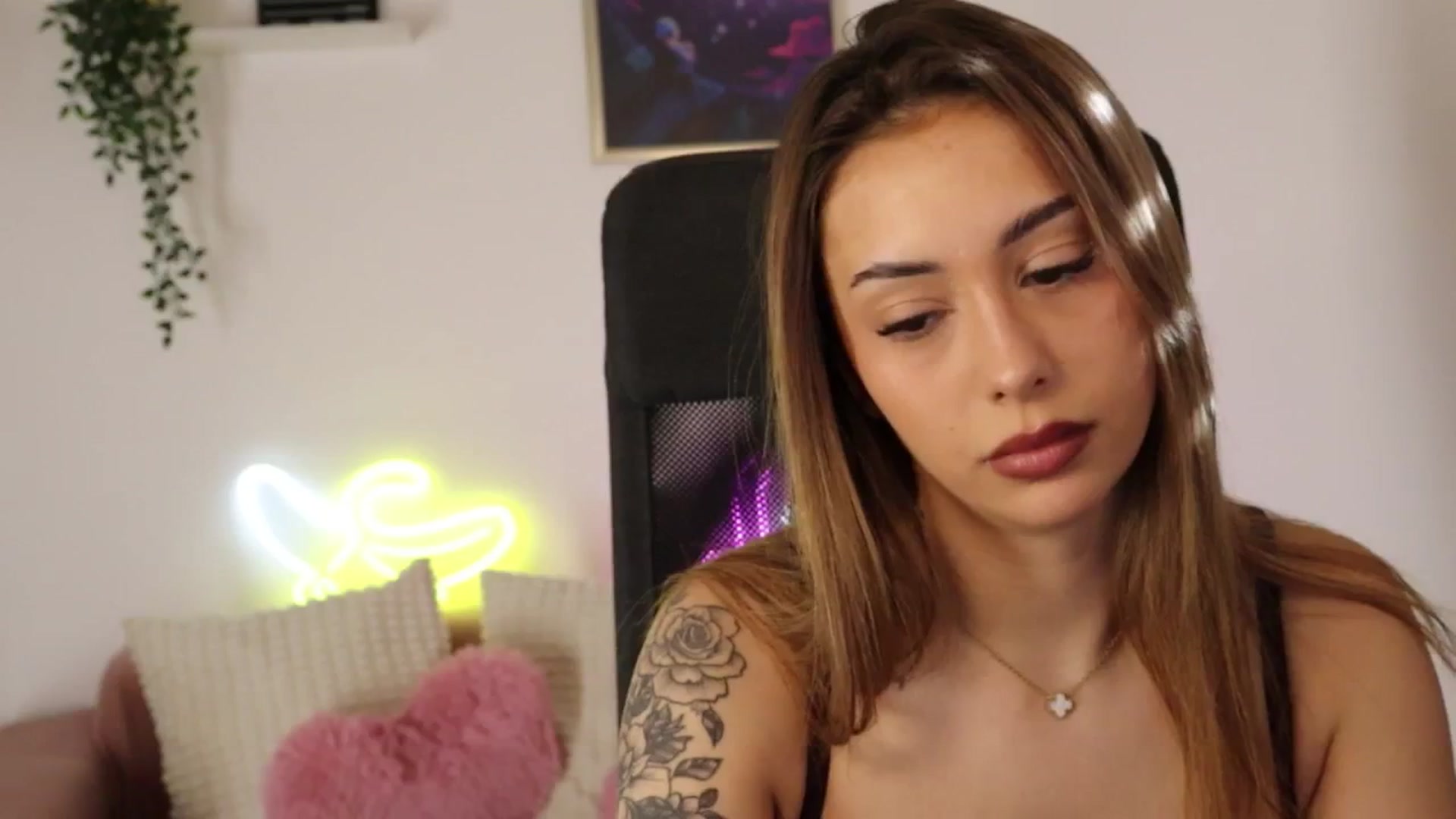 Gallery image thumbnail from Naomii20's myfreecams stream on, 05/04/2026, 15:53 image 13 of 20