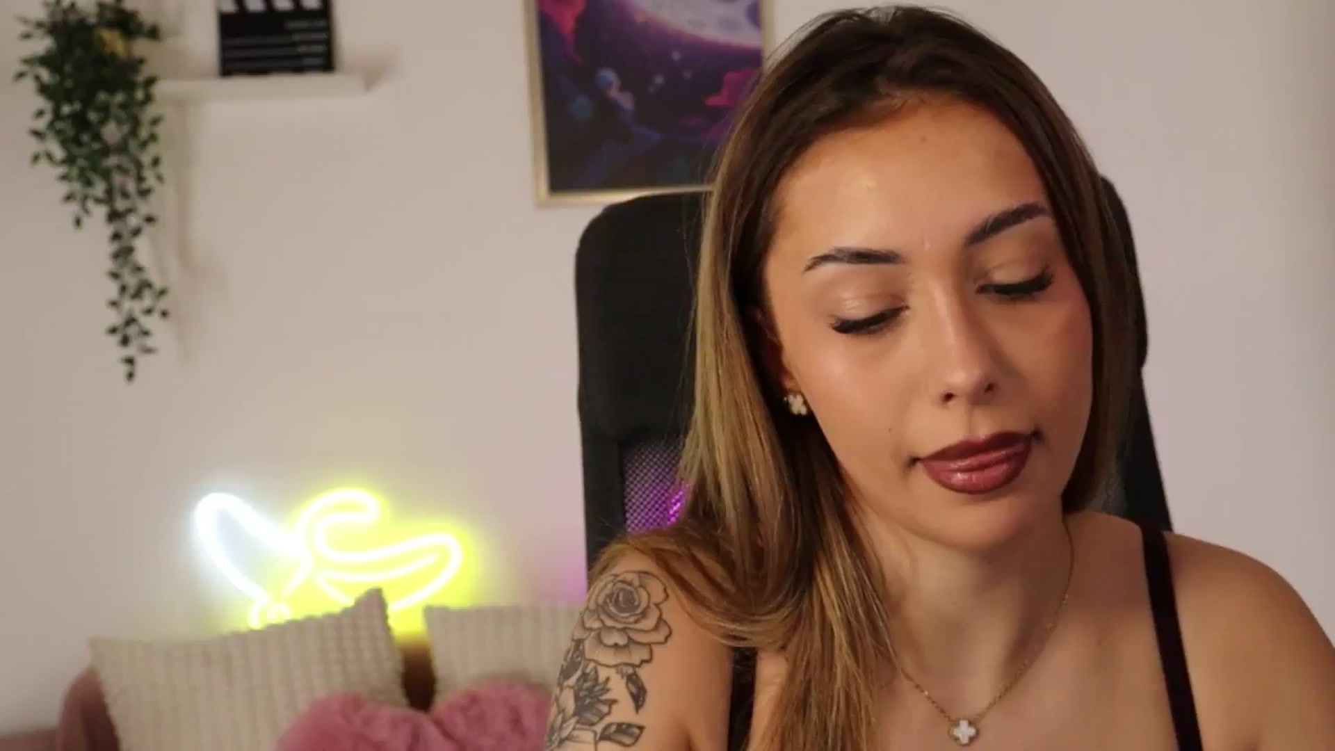 Gallery image thumbnail from Naomii20's myfreecams stream on, 05/04/2026, 15:53 image 2 of 20