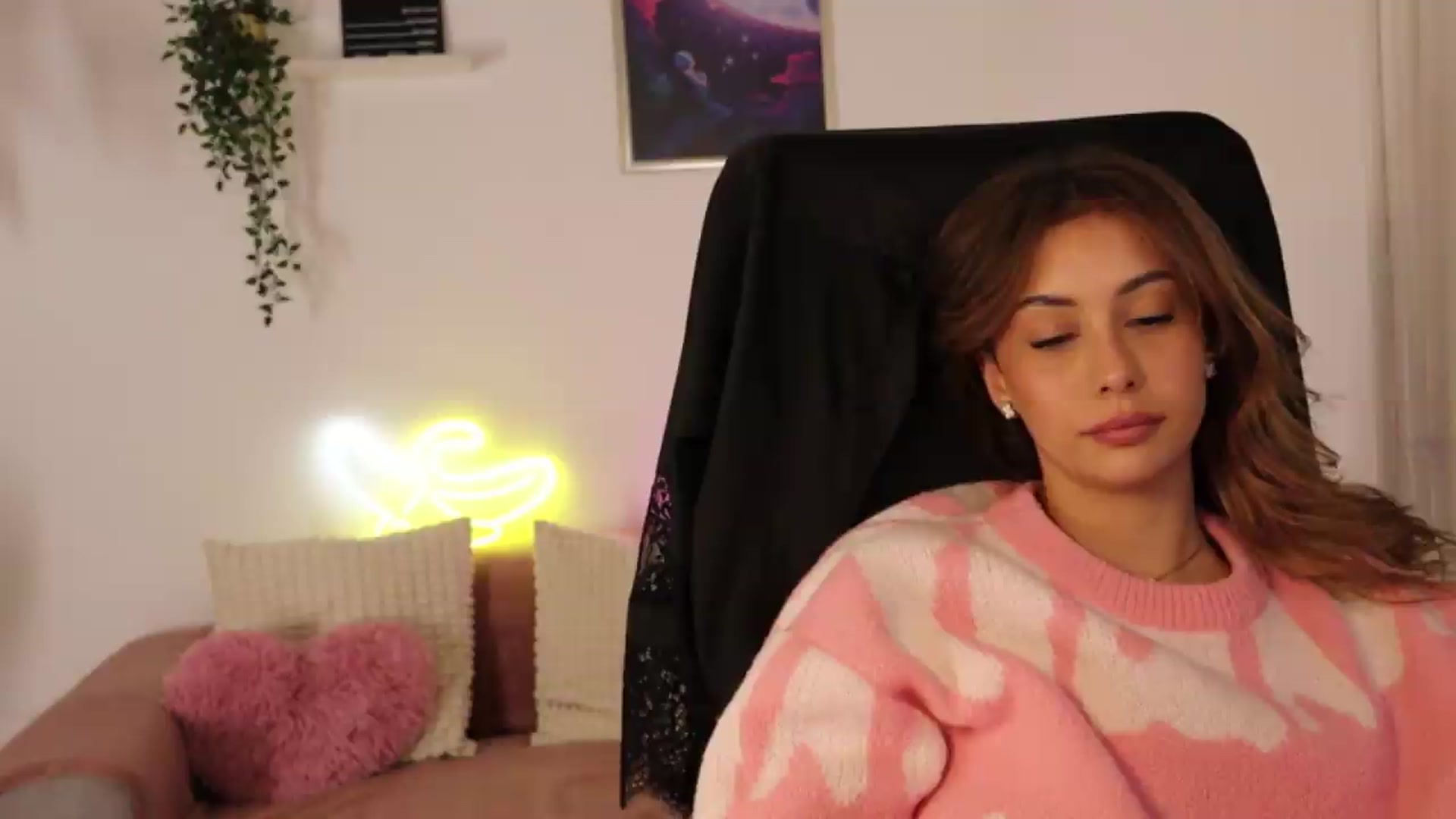 Gallery image thumbnail from Naomii20's myfreecams stream on, 05/07/2026, 14:51 image 18 of 20