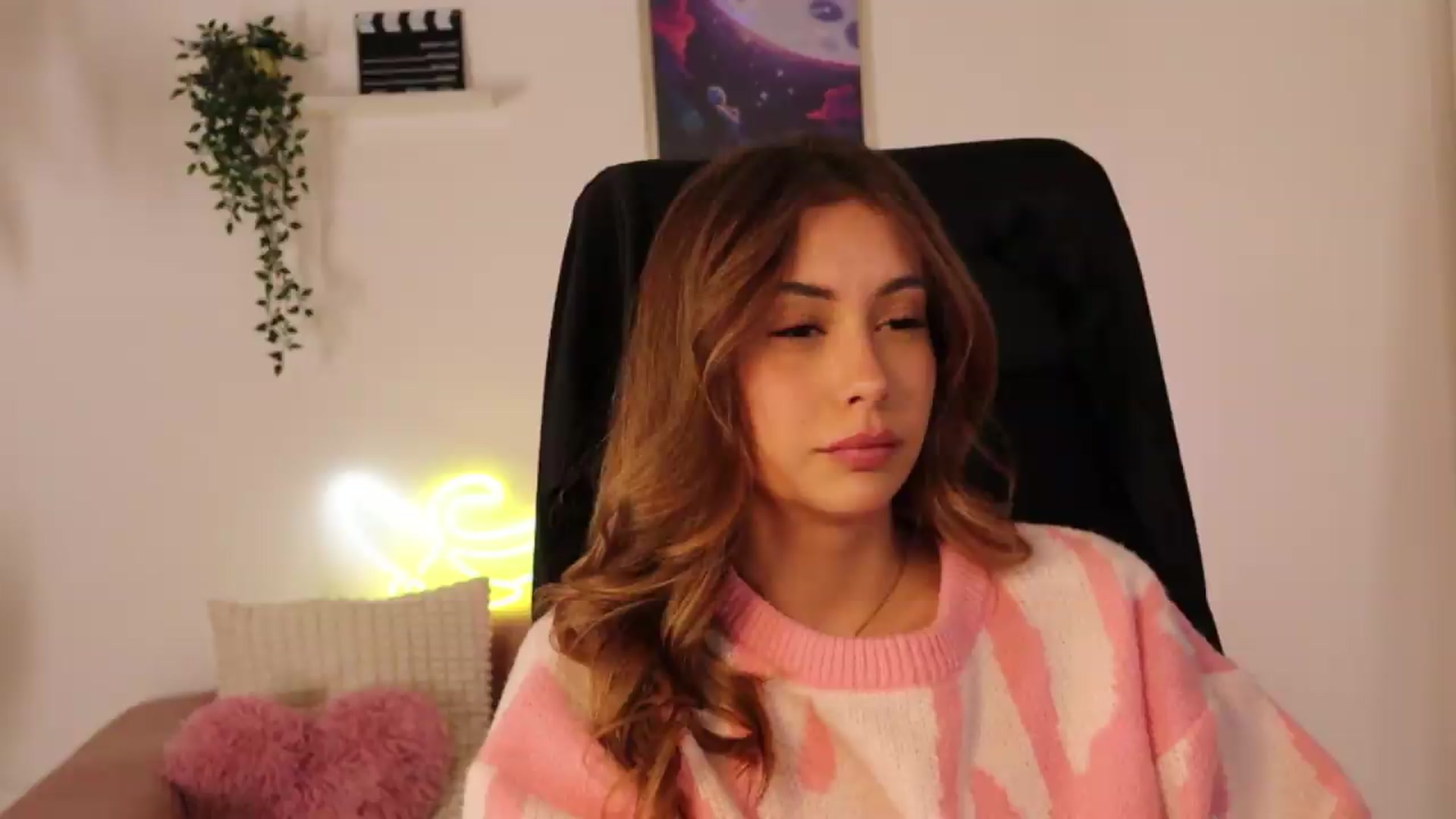 Gallery image thumbnail from Naomii20's myfreecams stream on, 05/07/2026, 14:51 image 3 of 20