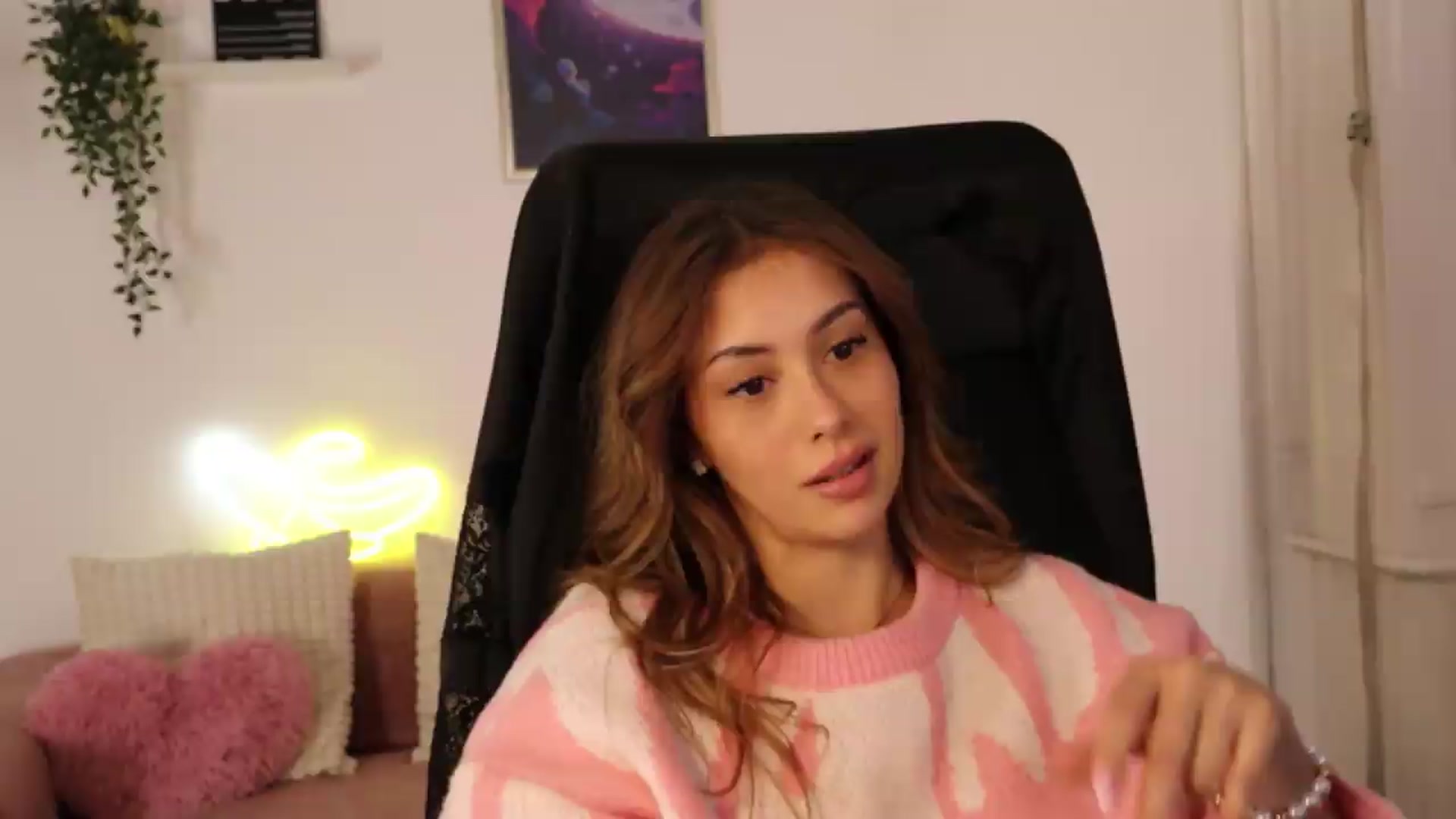 Gallery image thumbnail from Naomii20's myfreecams stream on, 05/07/2026, 14:51 image 14 of 20