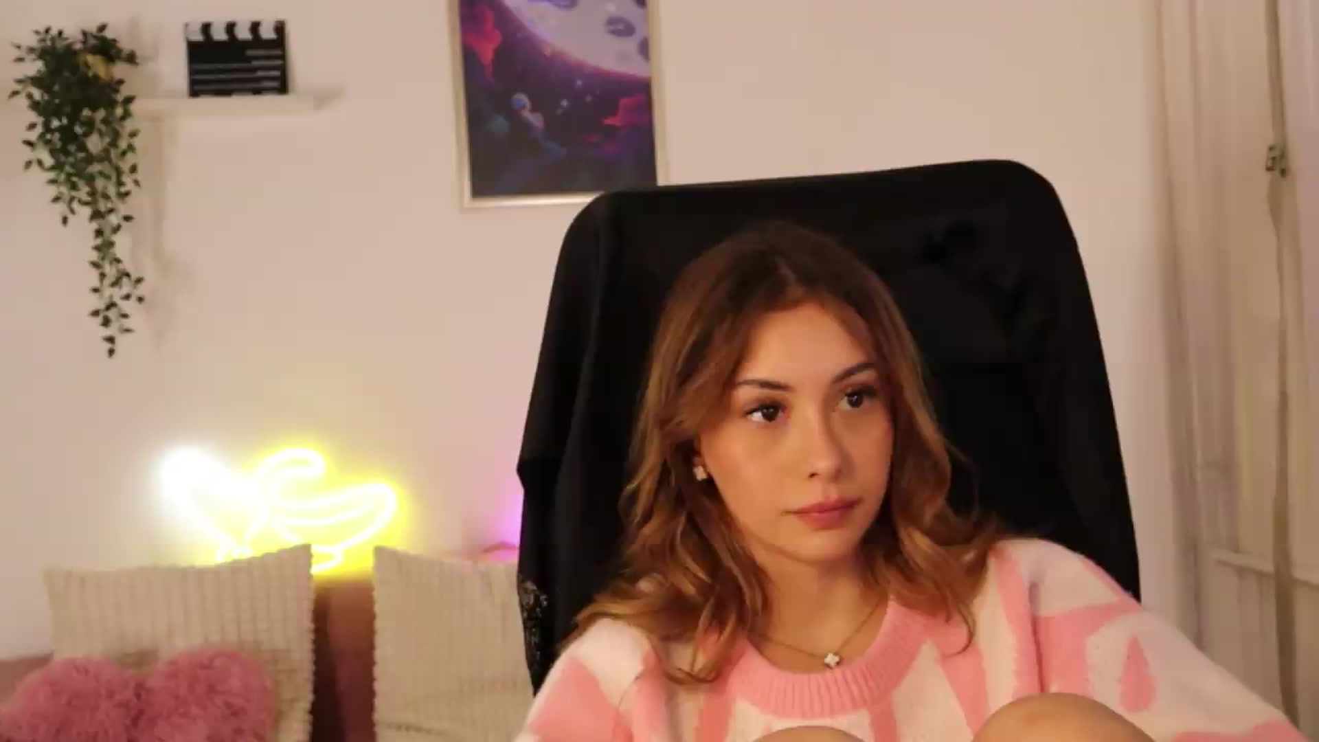 Gallery image thumbnail from Naomii20's myfreecams stream on, 05/07/2026, 14:51 image 9 of 20