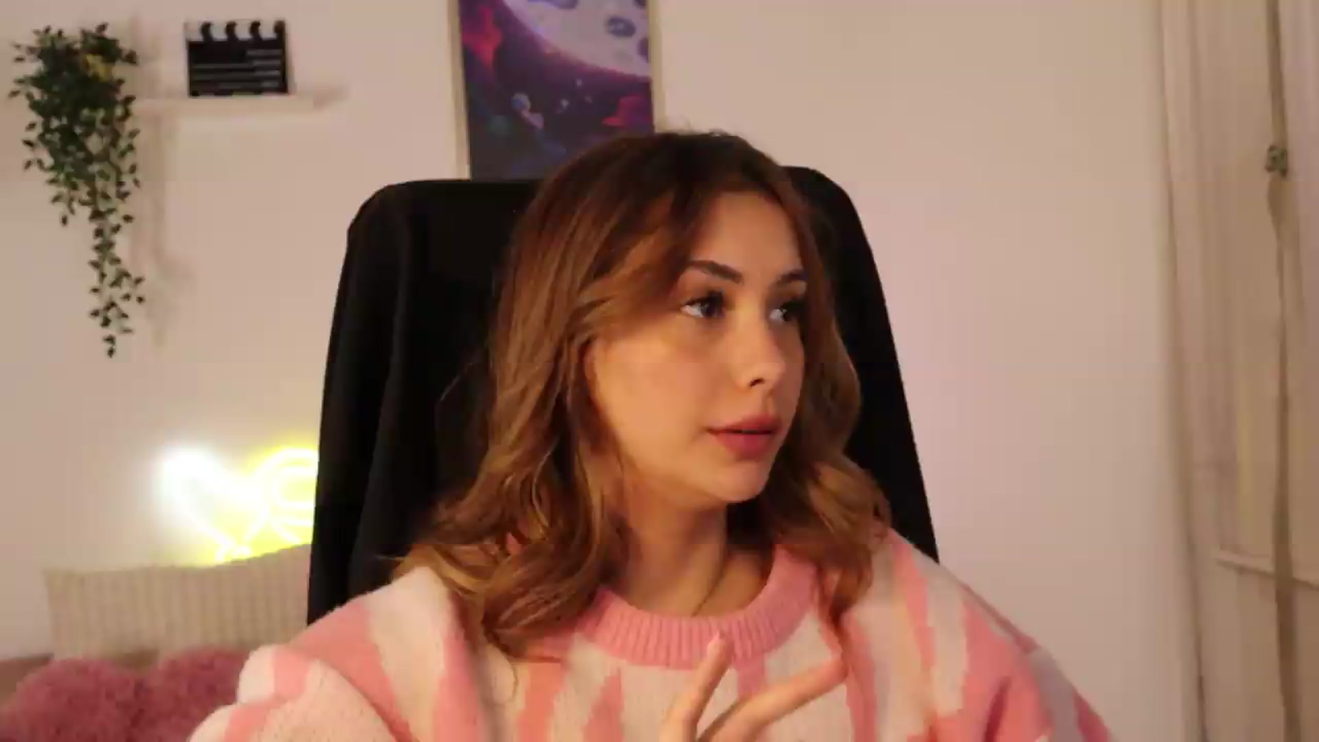 Gallery image thumbnail from Naomii20's myfreecams stream on, 05/07/2026, 14:51 image 11 of 20