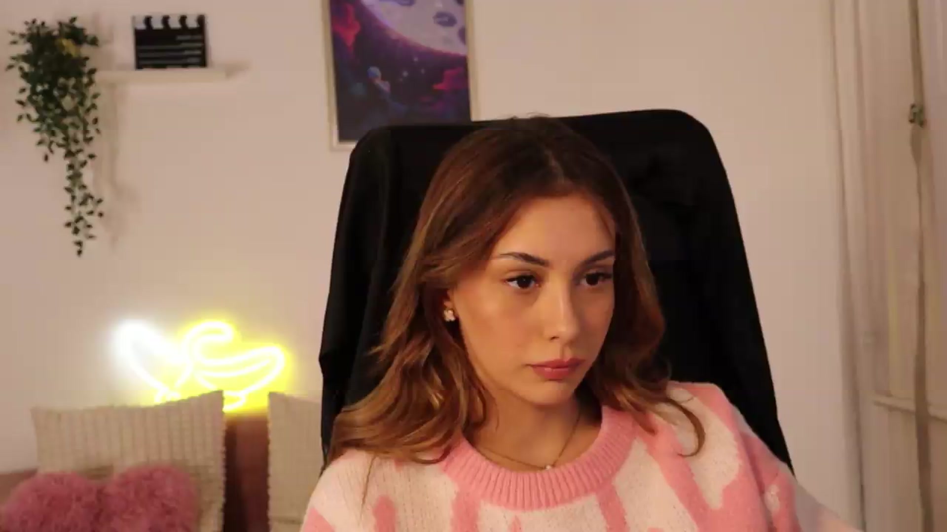 Gallery image thumbnail from Naomii20's myfreecams stream on, 05/07/2026, 14:51 image 7 of 20