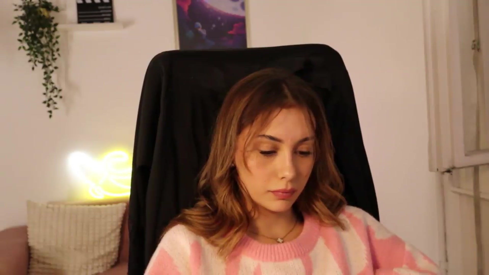 Gallery image thumbnail from Naomii20's myfreecams stream on, 05/07/2026, 18:00 image 7 of 20