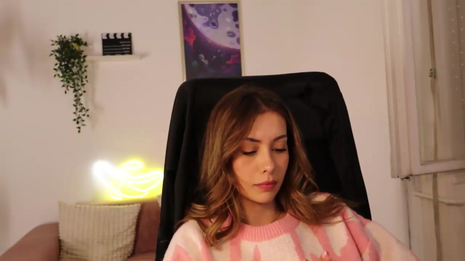 Gallery image thumbnail from Naomii20's myfreecams stream on, 05/07/2026, 18:00 image 8 of 20