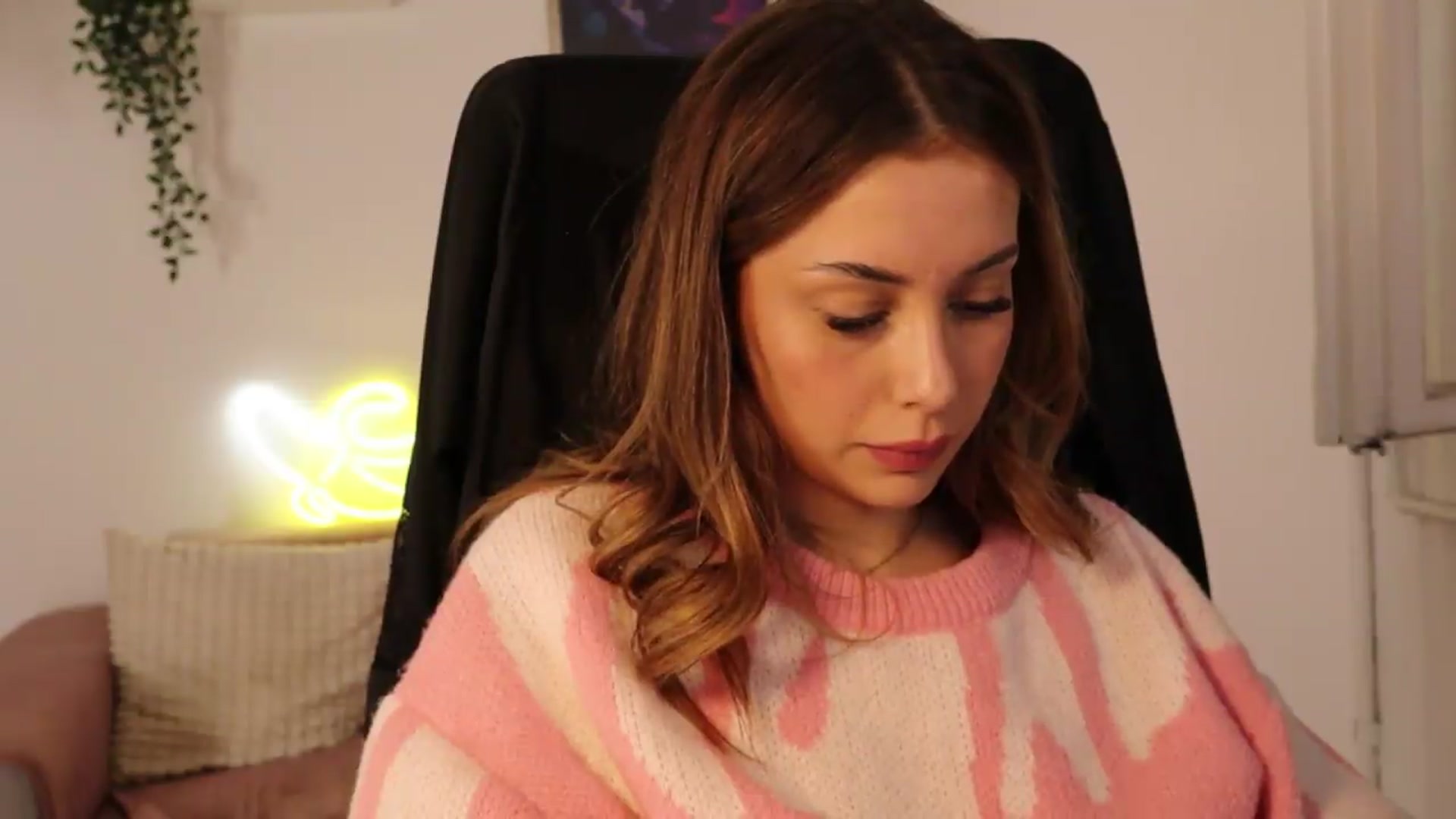 Gallery image thumbnail from Naomii20's myfreecams stream on, 05/07/2026, 18:00 image 11 of 20