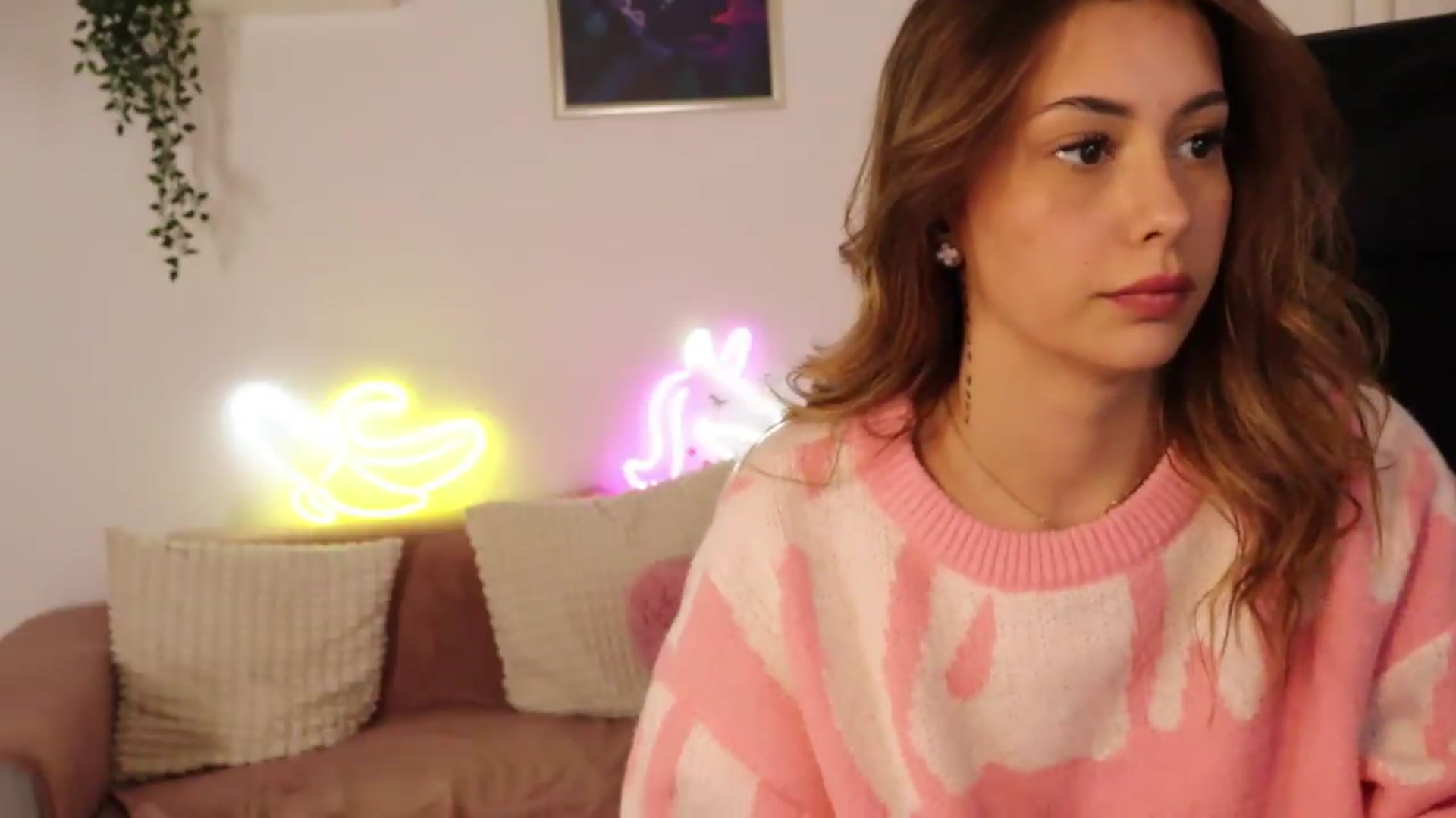 Gallery image thumbnail from Naomii20's myfreecams stream on, 05/07/2026, 18:00 image 18 of 20