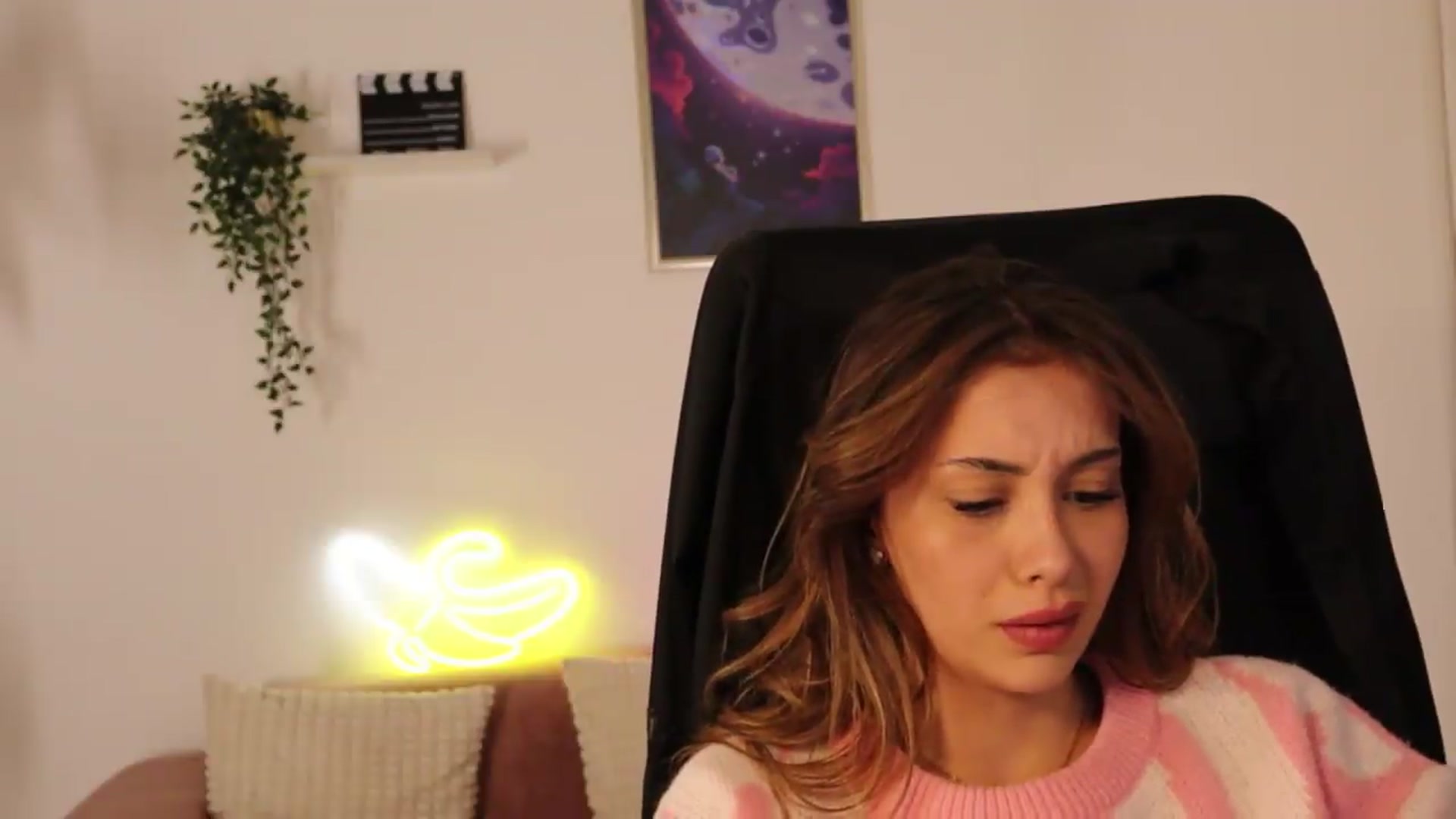 Gallery image thumbnail from Naomii20's myfreecams stream on, 05/07/2026, 18:00 image 19 of 20