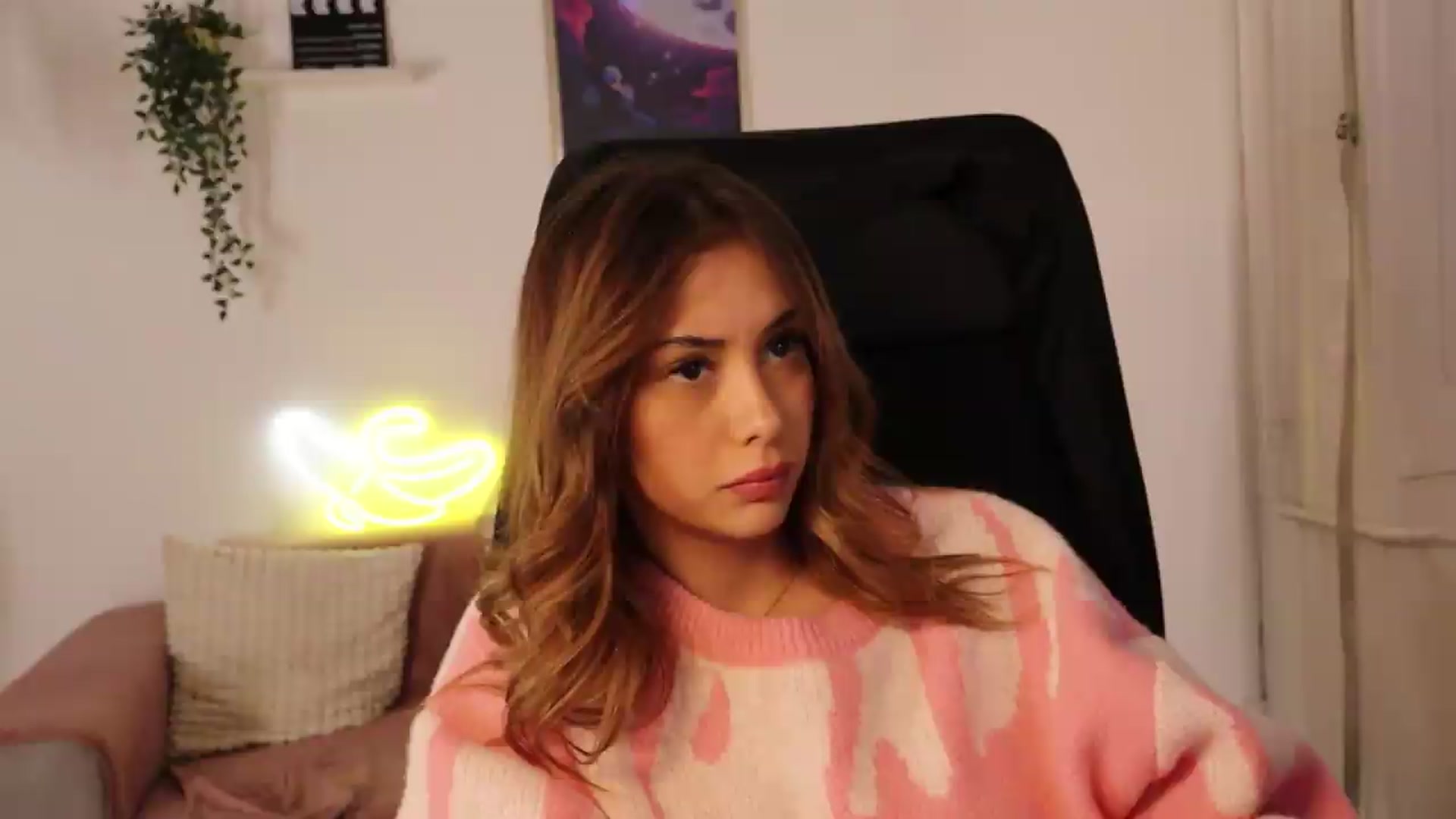 Gallery image thumbnail from Naomii20's myfreecams stream on, 05/07/2026, 18:00 image 3 of 20