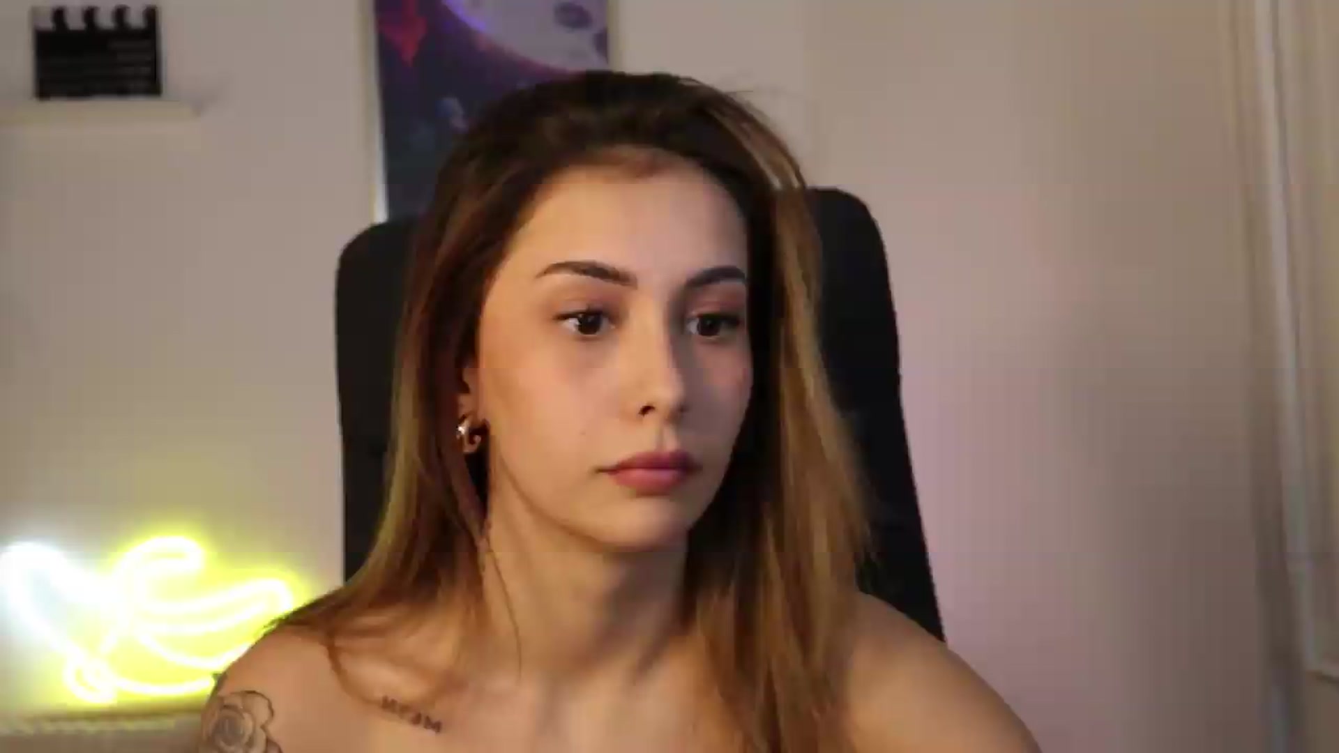 Gallery image thumbnail from Naomii20's myfreecams stream on, 05/12/2026, 16:05 image 9 of 20