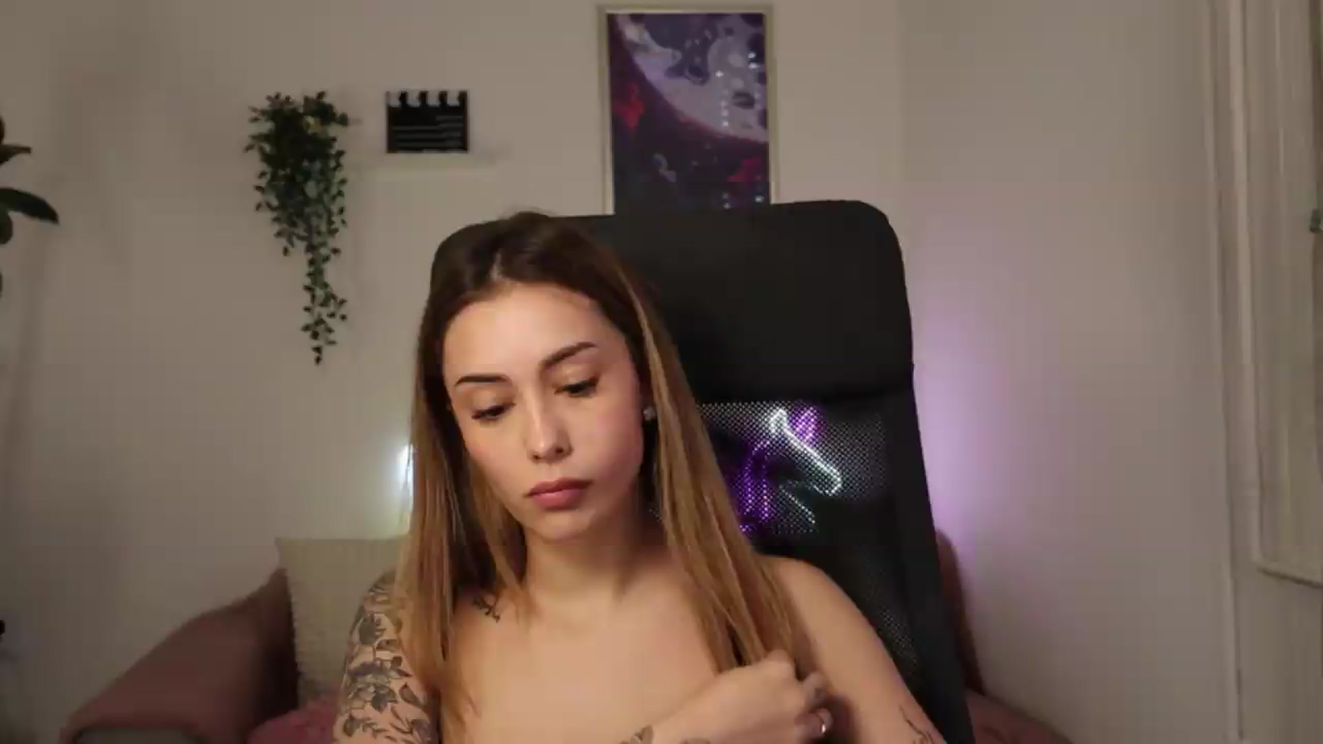 Gallery image thumbnail from Naomii20's myfreecams stream on, 05/18/2026, 16:06 image 19 of 20
