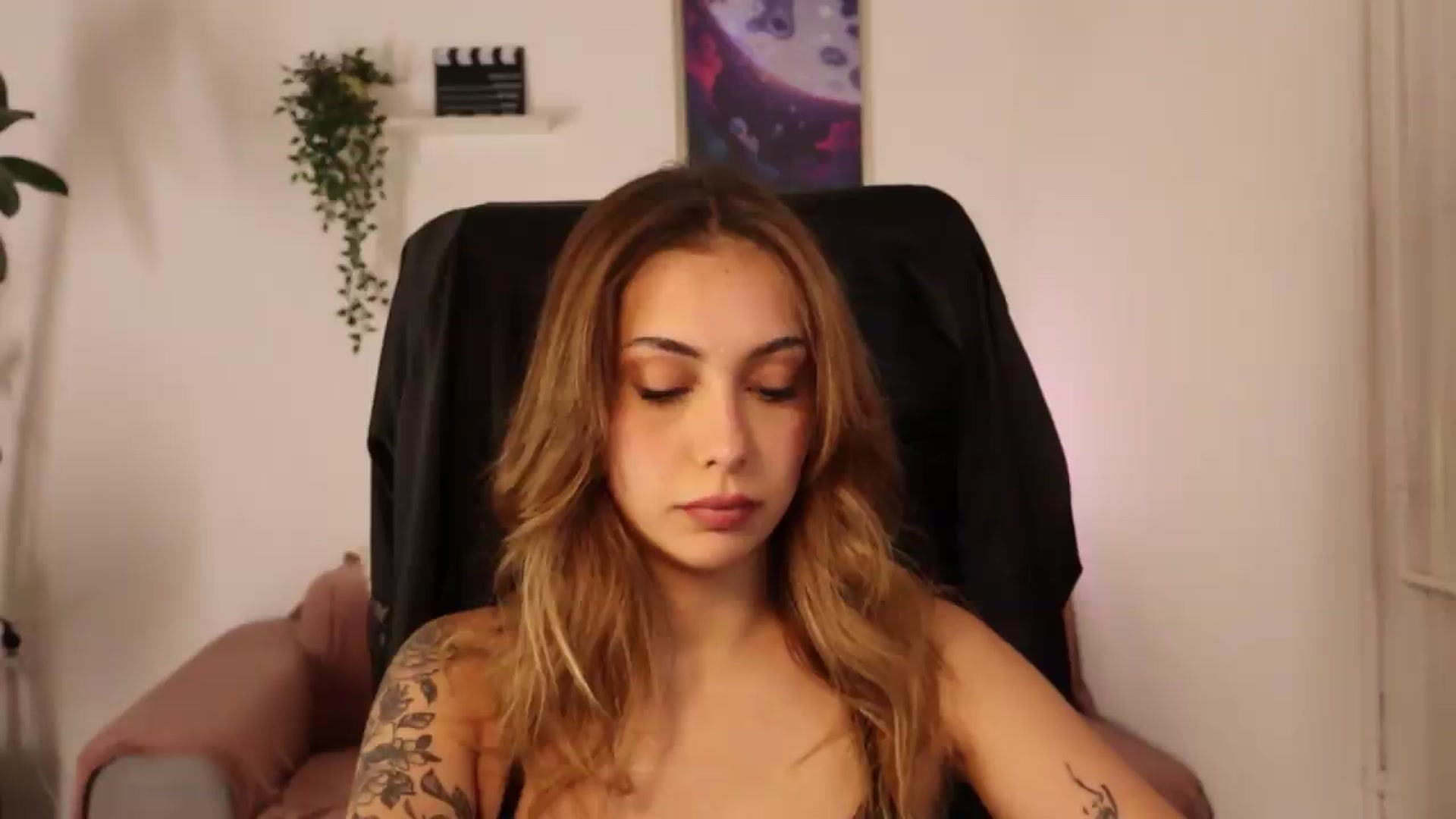 Gallery image thumbnail from Naomii20's myfreecams stream on, 05/28/2026, 14:15 image 5 of 20