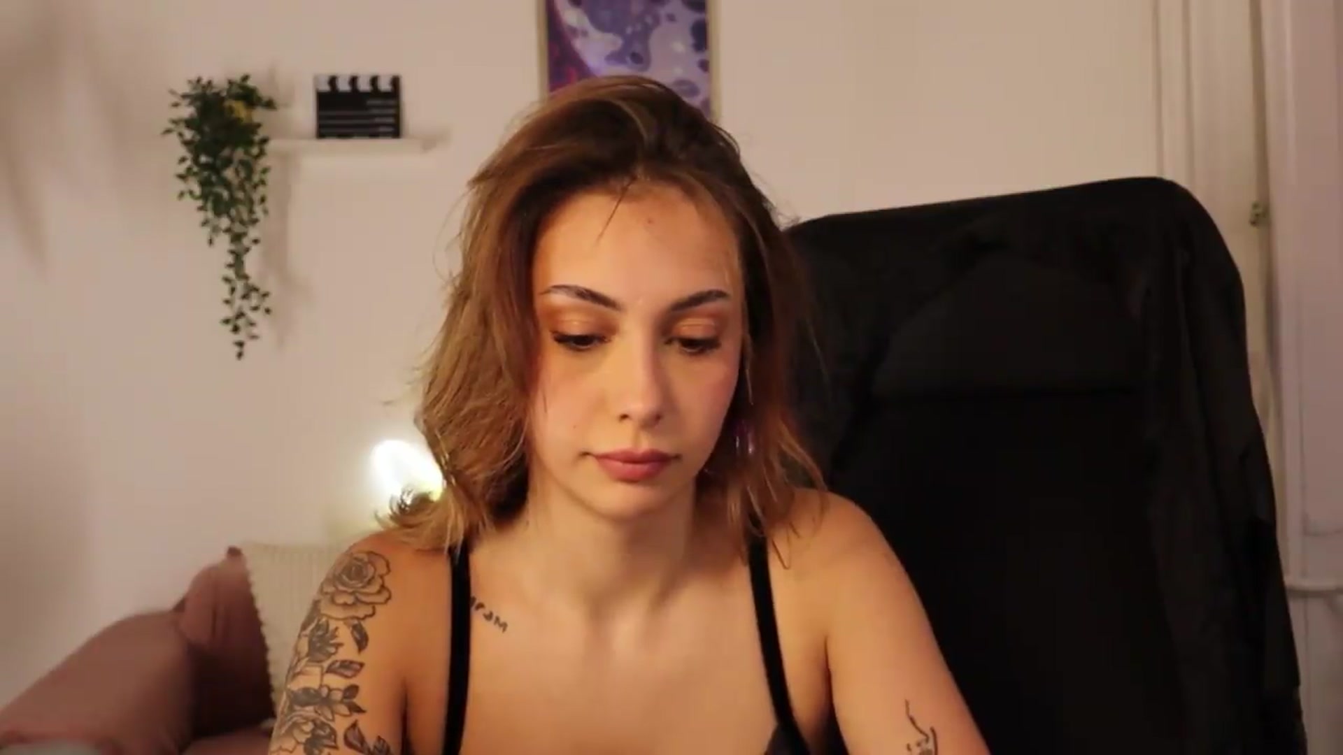 Gallery image thumbnail from Naomii20's myfreecams stream on, 05/28/2026, 14:15 image 8 of 20