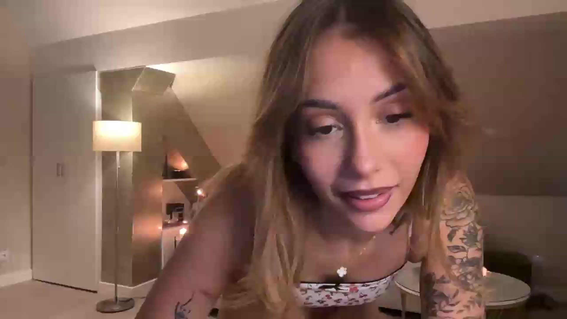 Gallery image thumbnail from Naomii20's myfreecams stream on, 06/22/2026, 14:43 image 1 of 20