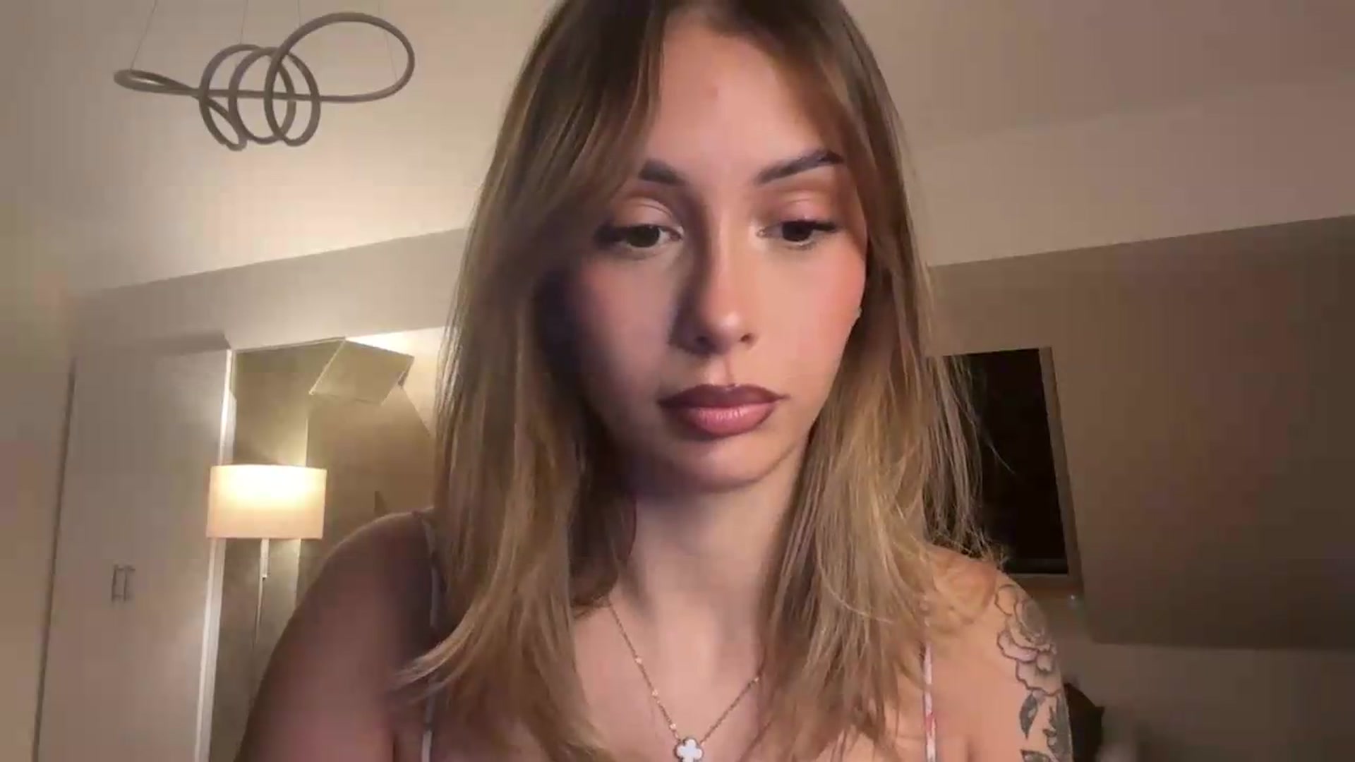 Gallery image thumbnail from Naomii20's myfreecams stream on, 06/22/2026, 14:43 image 3 of 20