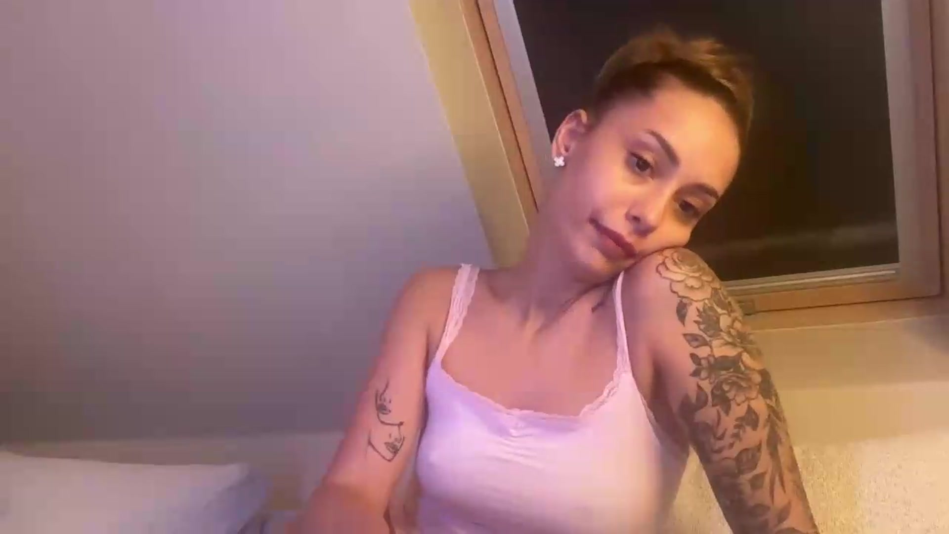 Gallery image thumbnail from Naomii20's myfreecams stream on, 06/25/2026, 11:04 image 4 of 20