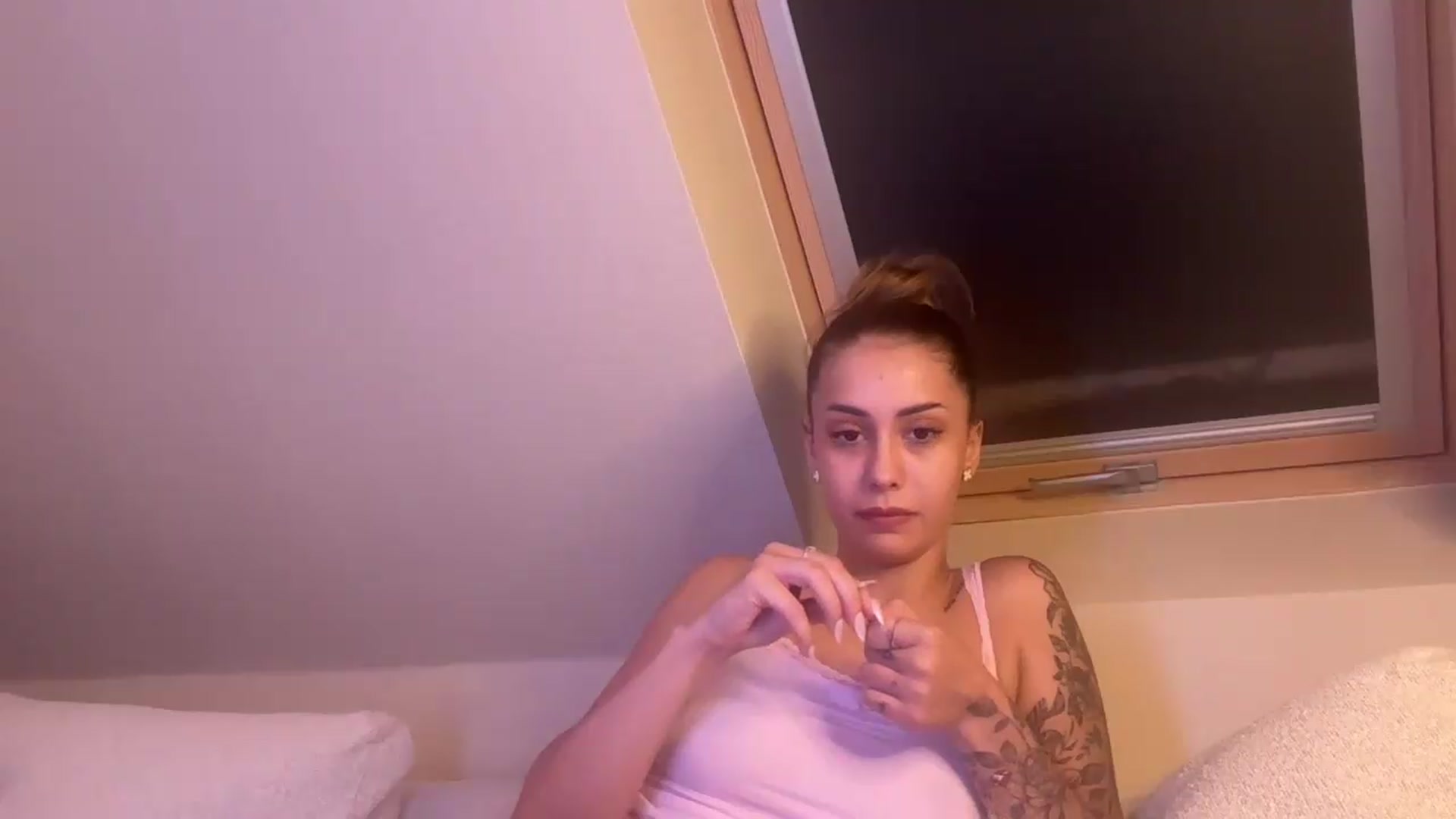 Gallery image thumbnail from Naomii20's myfreecams stream on, 06/25/2026, 11:04 image 9 of 20
