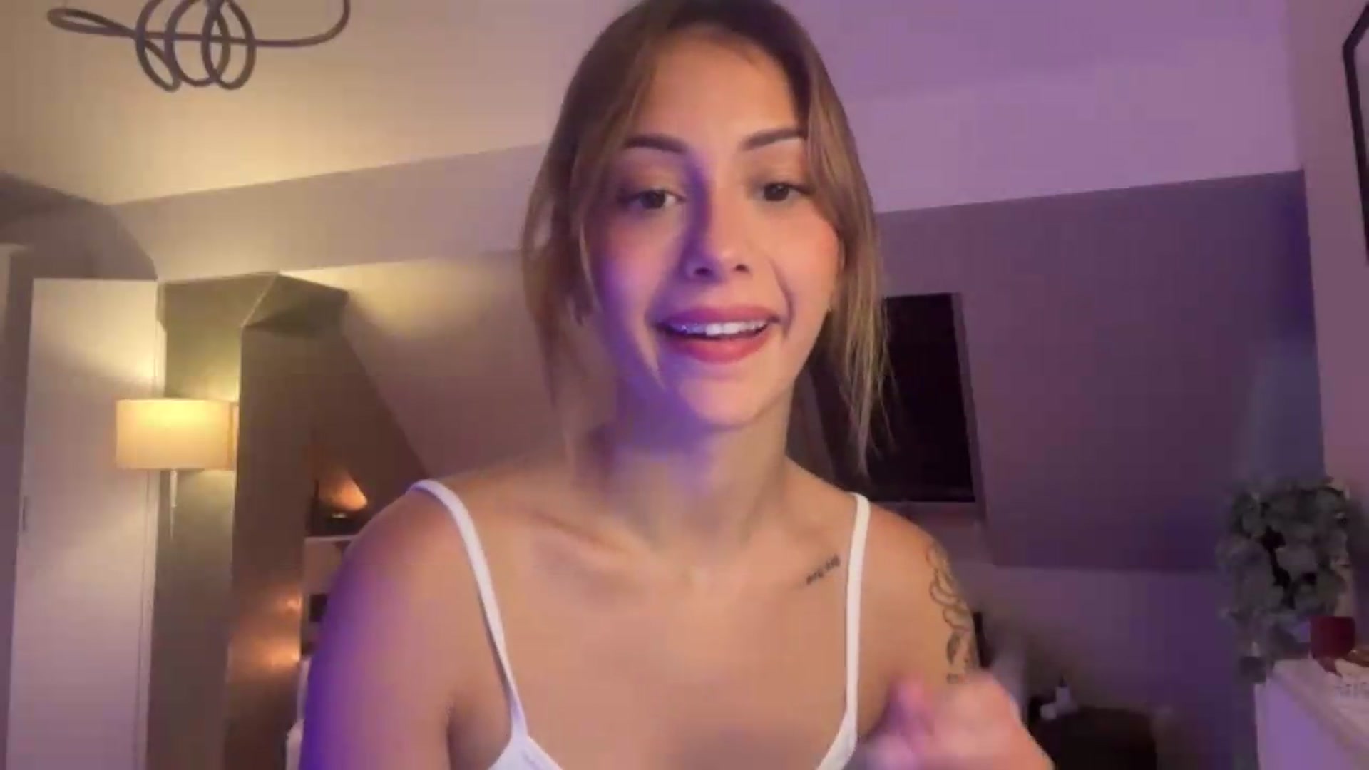 Gallery image thumbnail from Naomii20's myfreecams stream on, 07/02/2026, 12:46 image 8 of 20