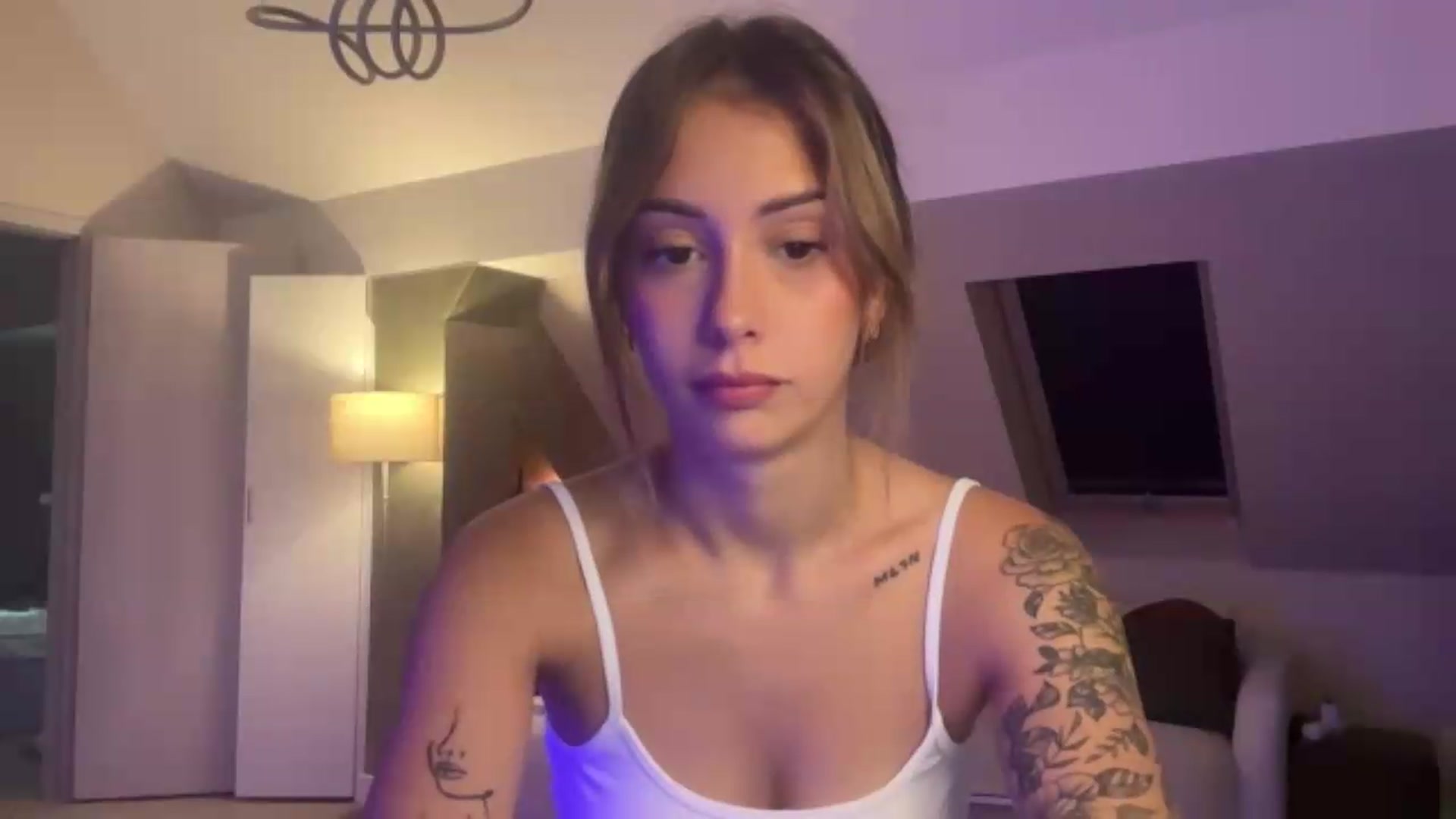 Gallery image thumbnail from Naomii20's myfreecams stream on, 07/02/2026, 12:46 image 16 of 20