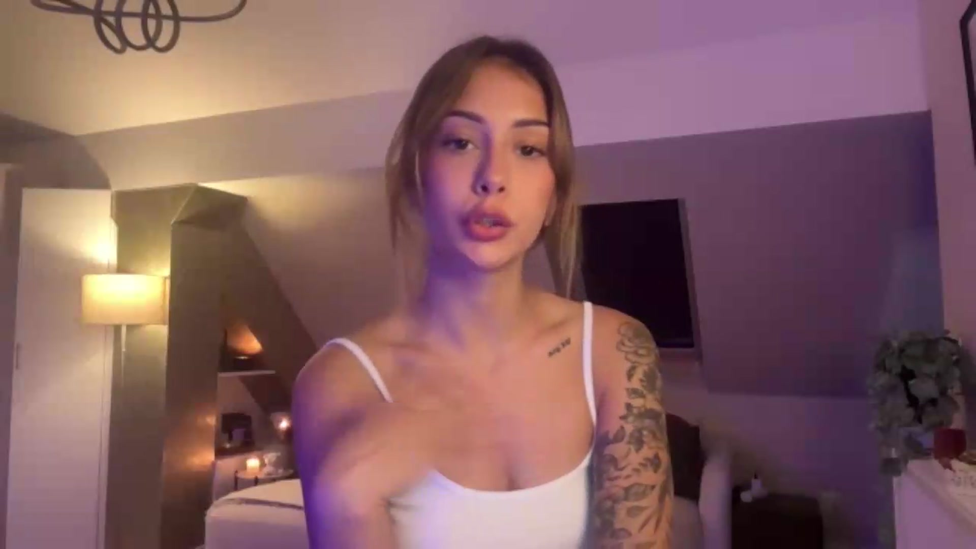 Gallery image thumbnail from Naomii20's myfreecams stream on, 07/02/2026, 12:46 image 6 of 20