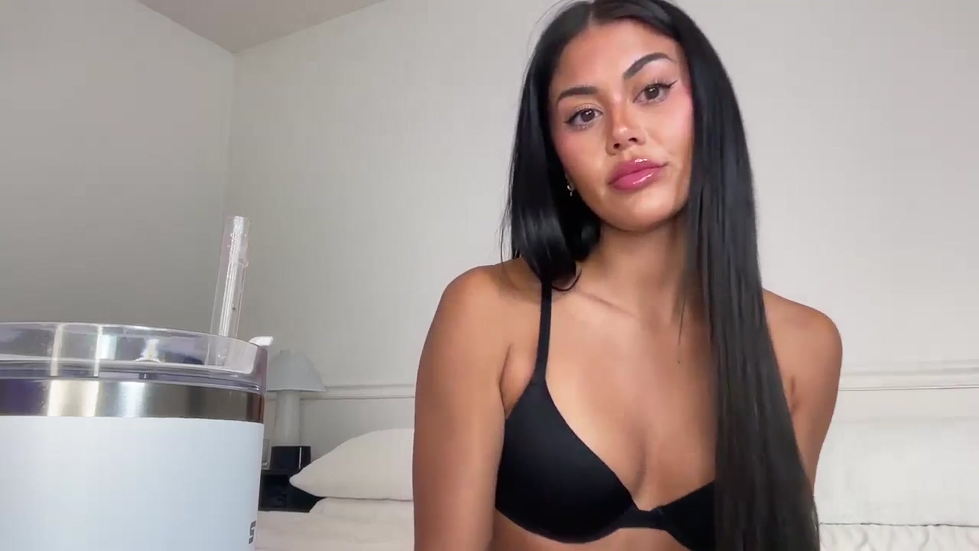 Gallery image thumbnail from Naomilynn's myfreecams stream on, 06/24/2024, 08:03 image 4 of 20