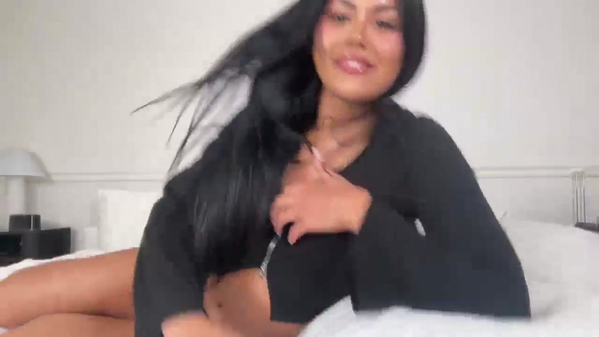 Gallery image thumbnail from Naomilynn's myfreecams stream on, 08/06/2024, 07:54 image 6 of 20
